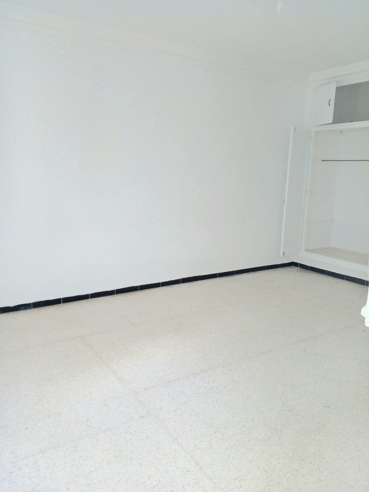 Ariana Ville&nbsp;Cite Ennasr 1&nbsp;Location&nbsp;Appart. 1 pi�ce&nbsp;S0 rdc ennasr 1