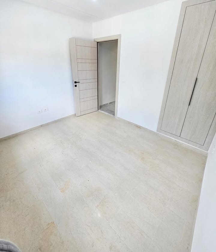 La Marsa&nbsp;El Aouina&nbsp;Location&nbsp;Appart. 1 pi�ce&nbsp;Appartement s1 cit� wahat au 1�re etage