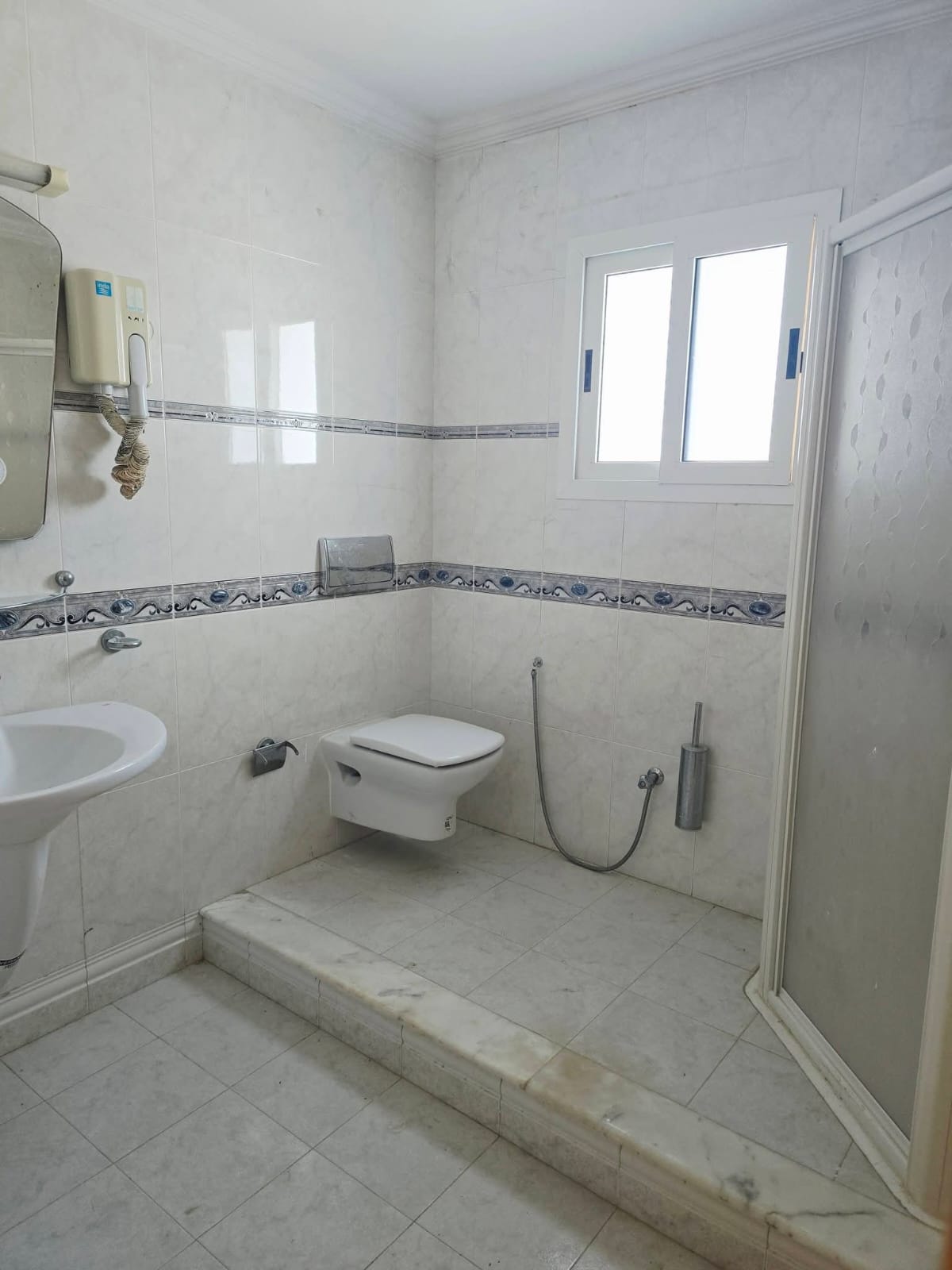 Akouda&nbsp;Chatt Meriem&nbsp;Vente&nbsp;Appart. 2 pi�ces&nbsp;Superbe villa de luxe vue sur mer � chatt meriem