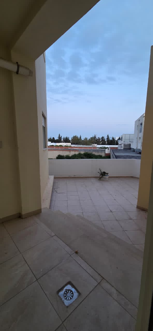 La Soukra&nbsp;La Soukra&nbsp;Location&nbsp;Appart. 2 pi�ces&nbsp;Apprt splus 1  avec un grand terasse � soukra