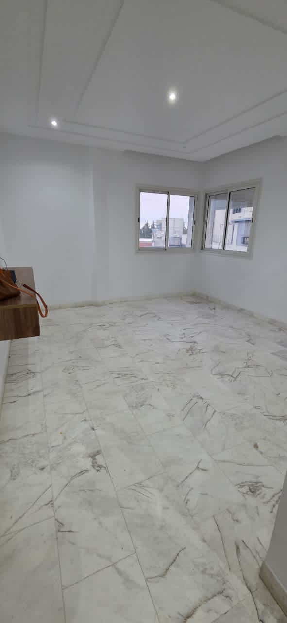 La Soukra&nbsp;La Soukra&nbsp;Location&nbsp;Appart. 2 pi�ces&nbsp;Apprt splus 1  avec un grand terasse � soukra