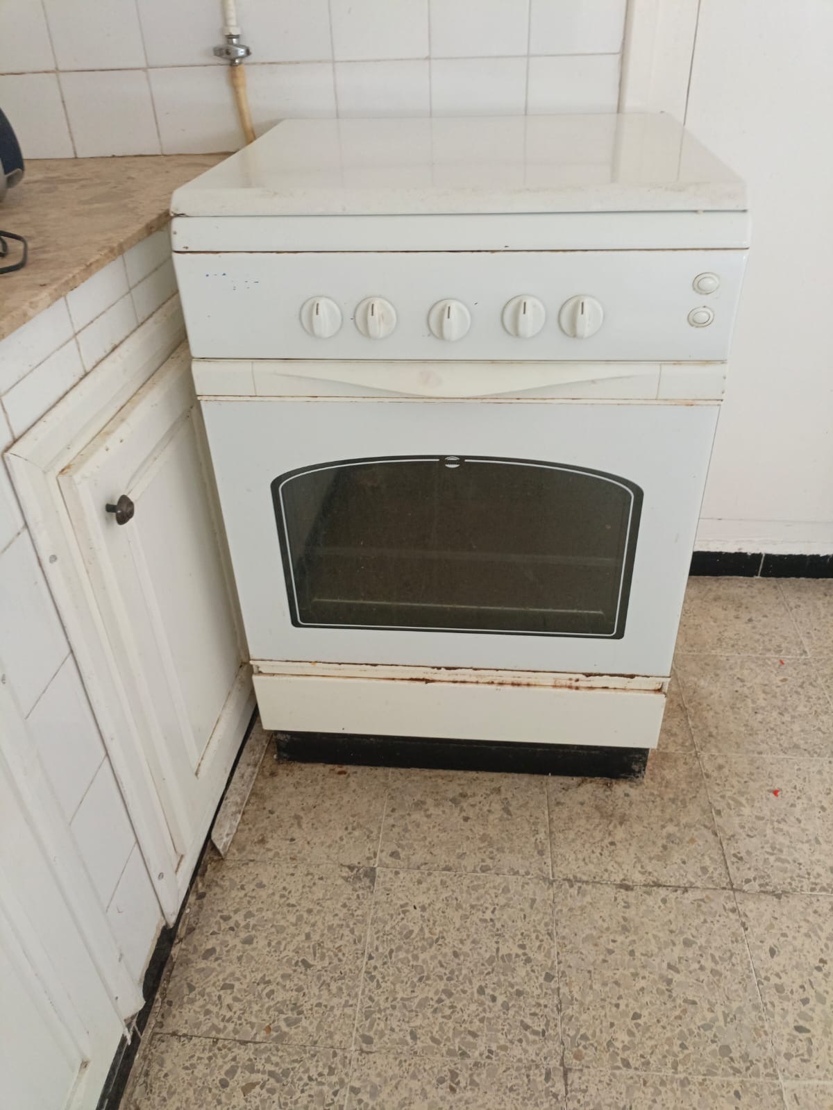 Carthage&nbsp;Salambo&nbsp;Salon - Salle � manger &nbsp;Salons&nbsp;Salon  biblioth�que  lits  garde  robe cuisini�re