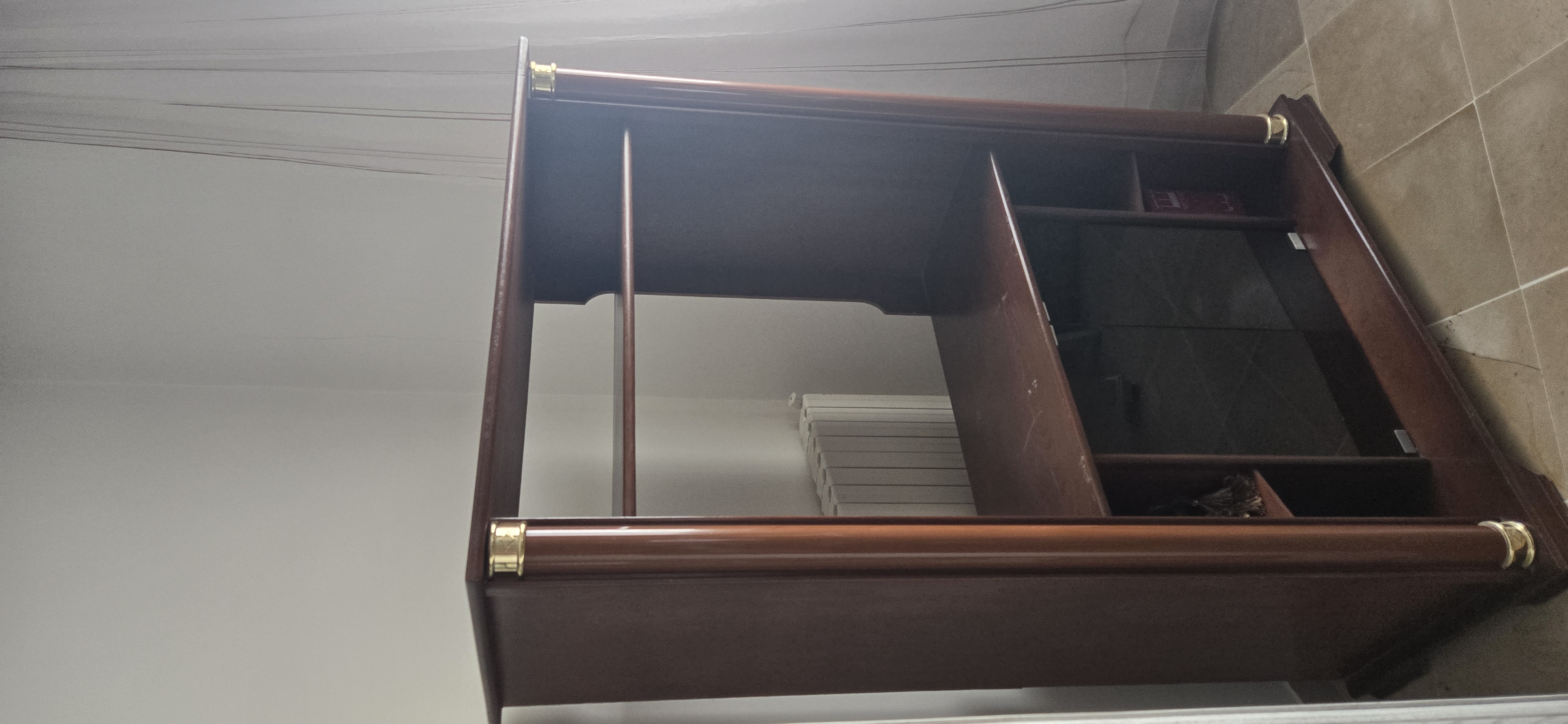 Ariana Ville&nbsp;Ariana&nbsp;Meubles de bureau&nbsp;Autres&nbsp;Table de rangement en bois