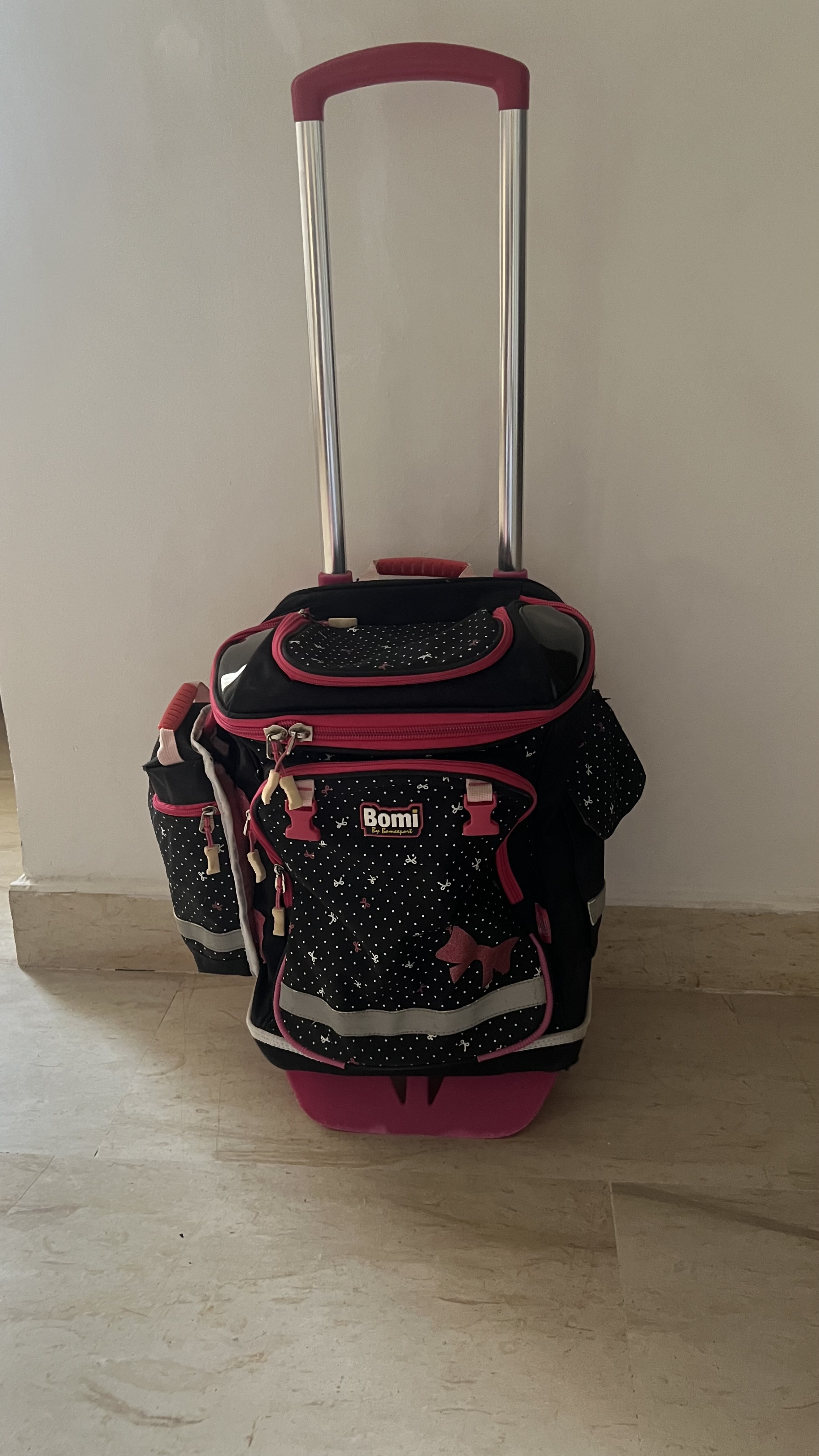 Ariana Ville&nbsp;Cite Ennasr 2&nbsp;Autre&nbsp;Autre&nbsp;Cartable avec chariot bomi