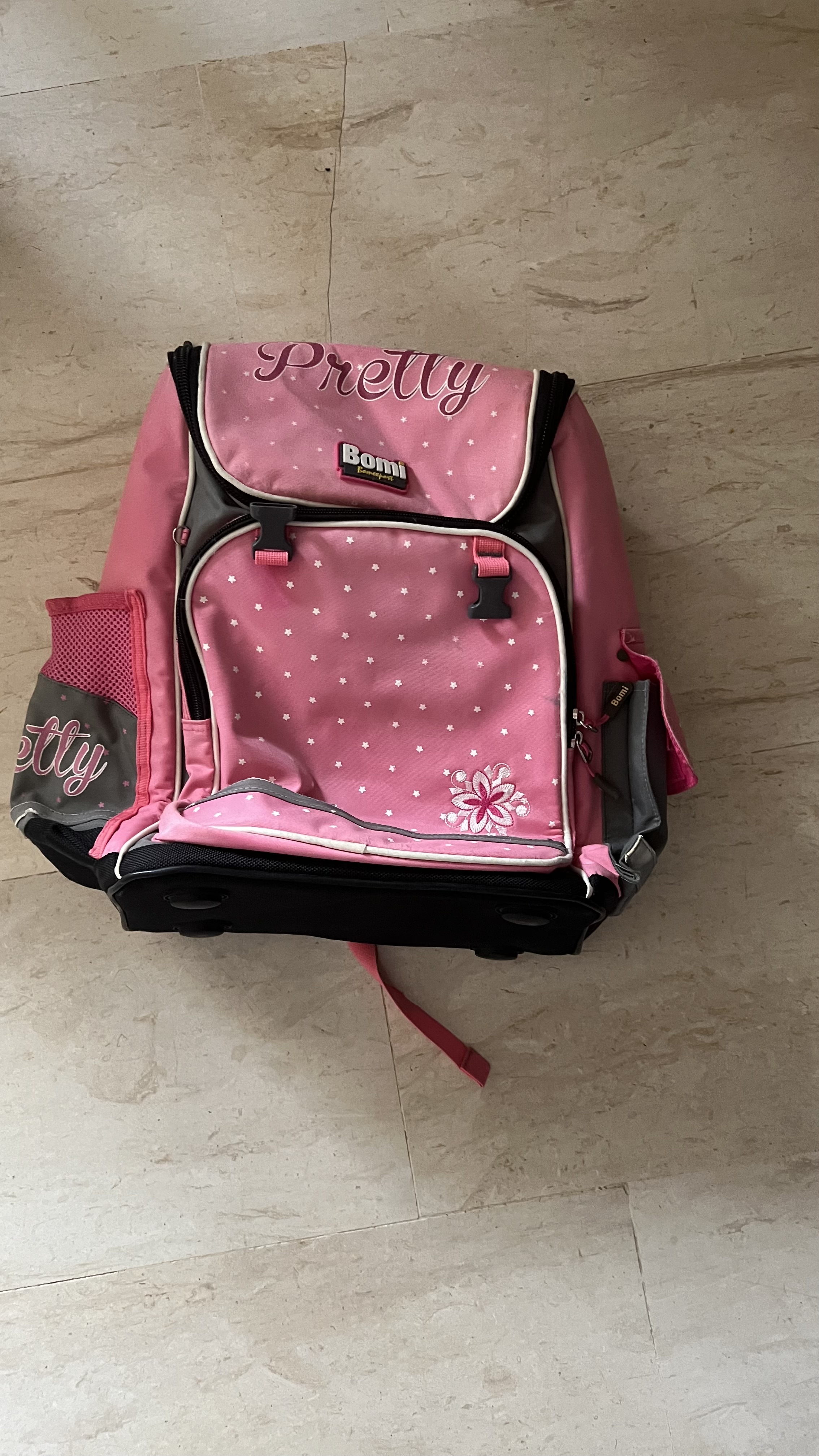 Ariana Ville&nbsp;Cite Ennasr 2&nbsp;Autre&nbsp;Autre&nbsp;Cartable bomi bonne �tat