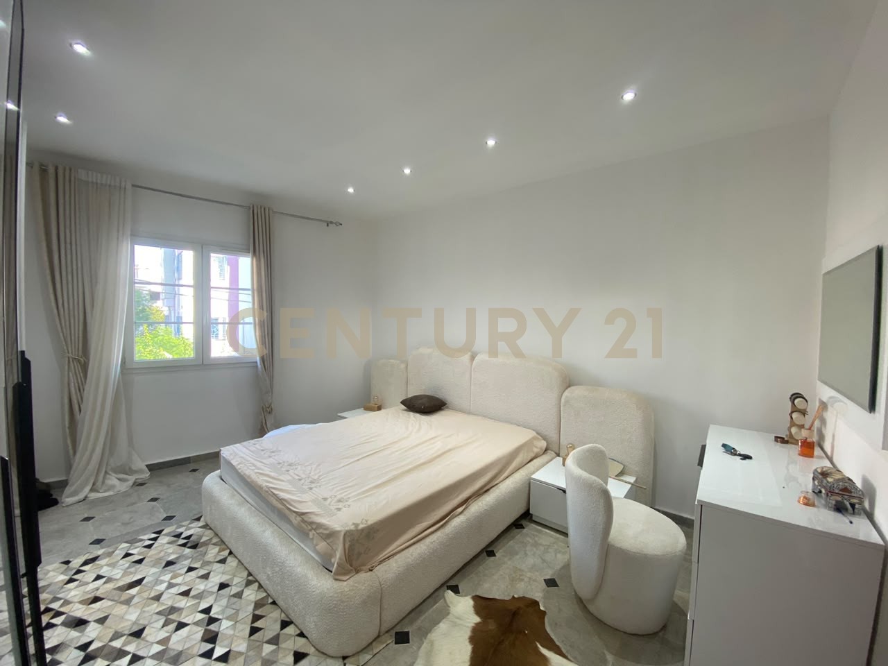 Raoued&nbsp;Cite El Ghazala 1&nbsp;Location&nbsp;Appart. 1 pi�ce&nbsp;Un �tage de villa s1 meubl� � cit� ghazela