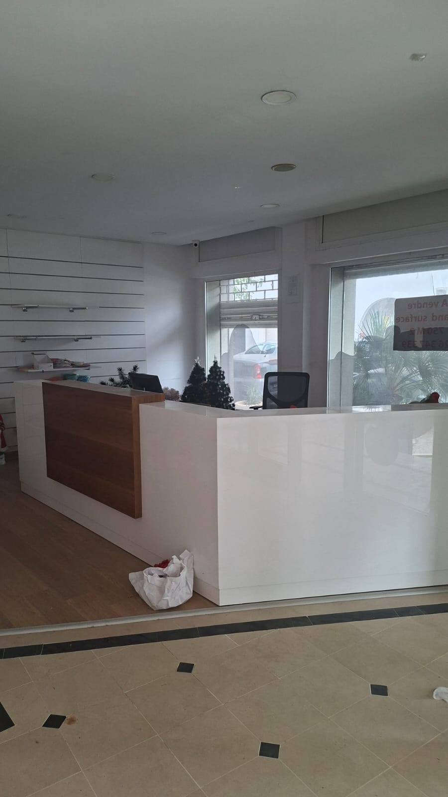 Ariana Ville&nbsp;Cite Ennasr 2&nbsp;Vente&nbsp;Surfaces&nbsp;Espace commercial 750 m2 av h�di nouira ennasr 2