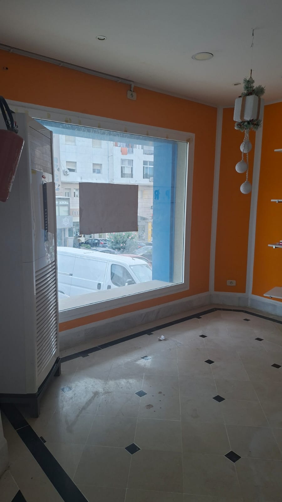 Ariana Ville&nbsp;Cite Ennasr 2&nbsp;Vente&nbsp;Surfaces&nbsp;Espace commercial 750 m2 av h�di nouira ennasr 2
