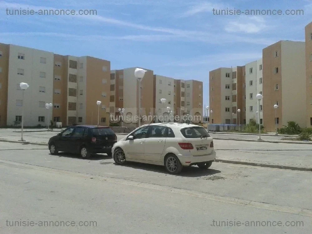 Raoued&nbsp;Jaafar 2&nbsp;Location&nbsp;Appart. 2 pi�ces&nbsp;Un app s 2 situ� au 2 �tage � cit� nour ja�far