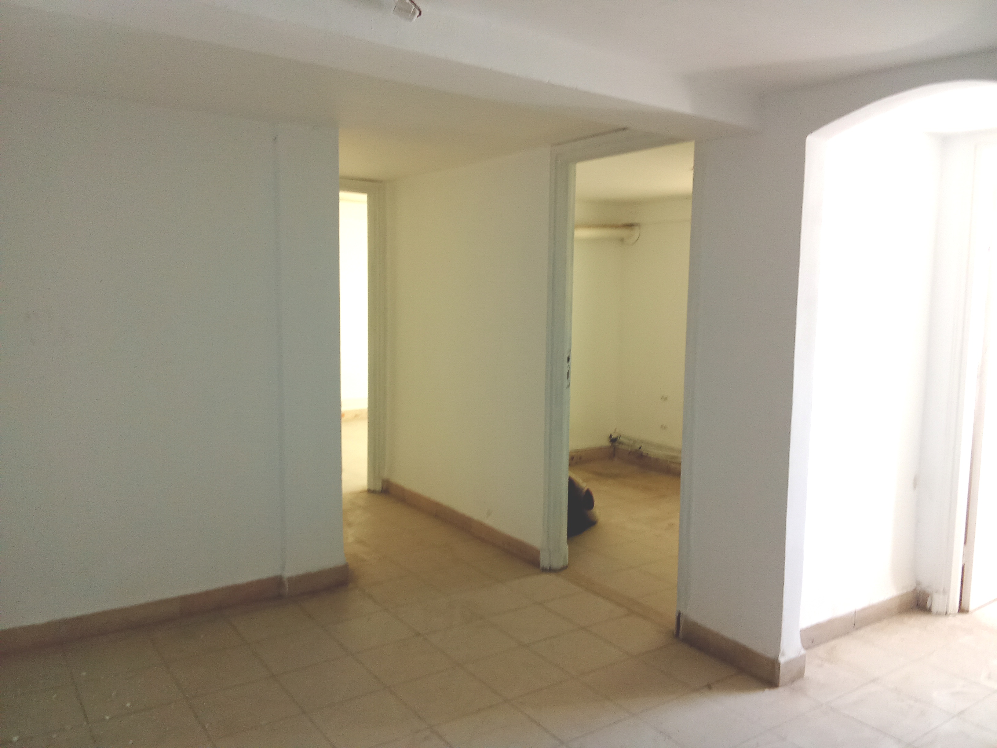 El Menzah&nbsp;Tunis Belvedere&nbsp;Bureaux & Commerces&nbsp;Bureau&nbsp;Bureau hall deux pi�ces au 1er �tage
