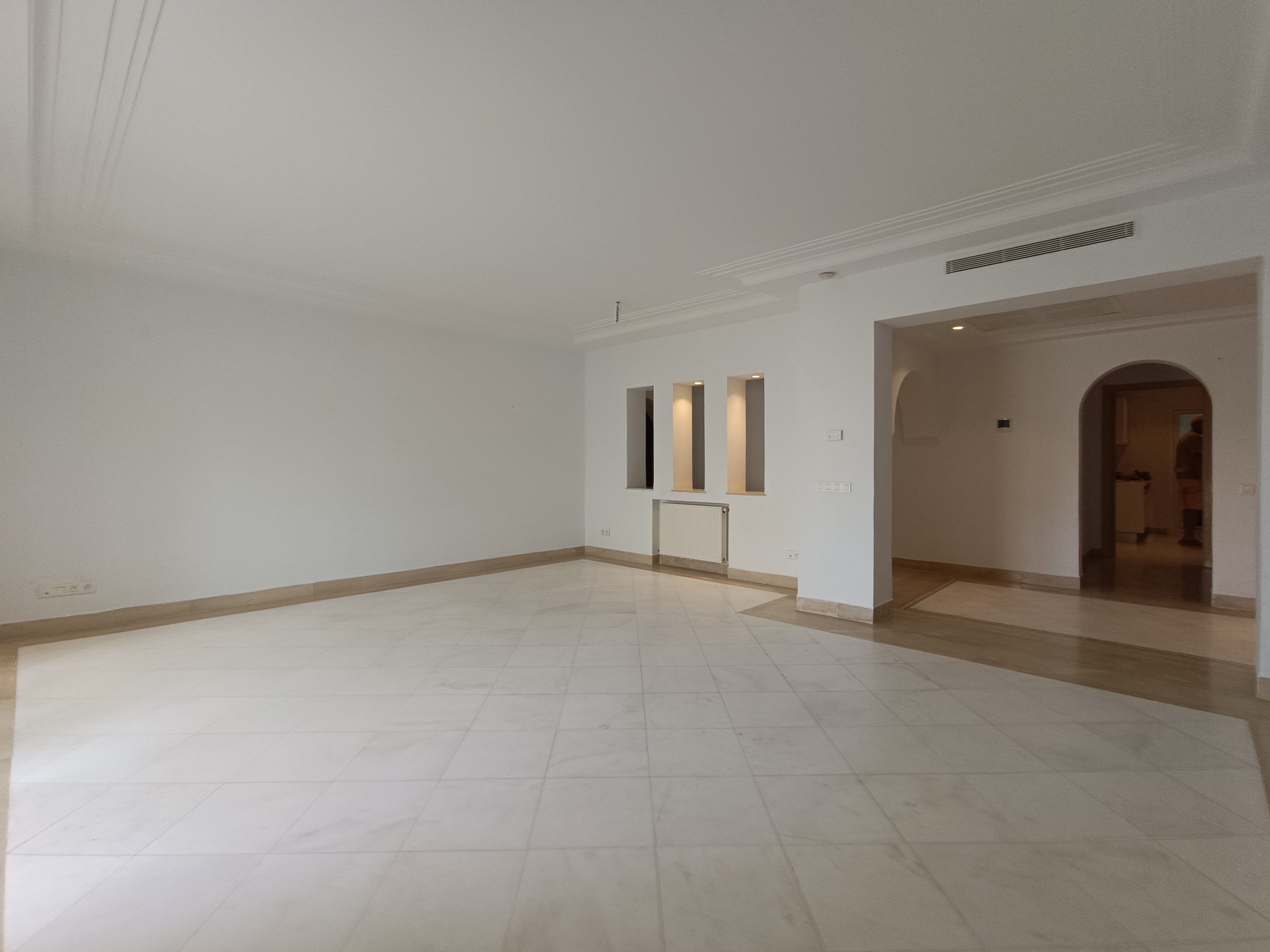 La Marsa&nbsp;Gammart&nbsp;Location&nbsp;Appart. 4 pi�ces&nbsp;Marina gammarth appart s3 ht stg avec jardin