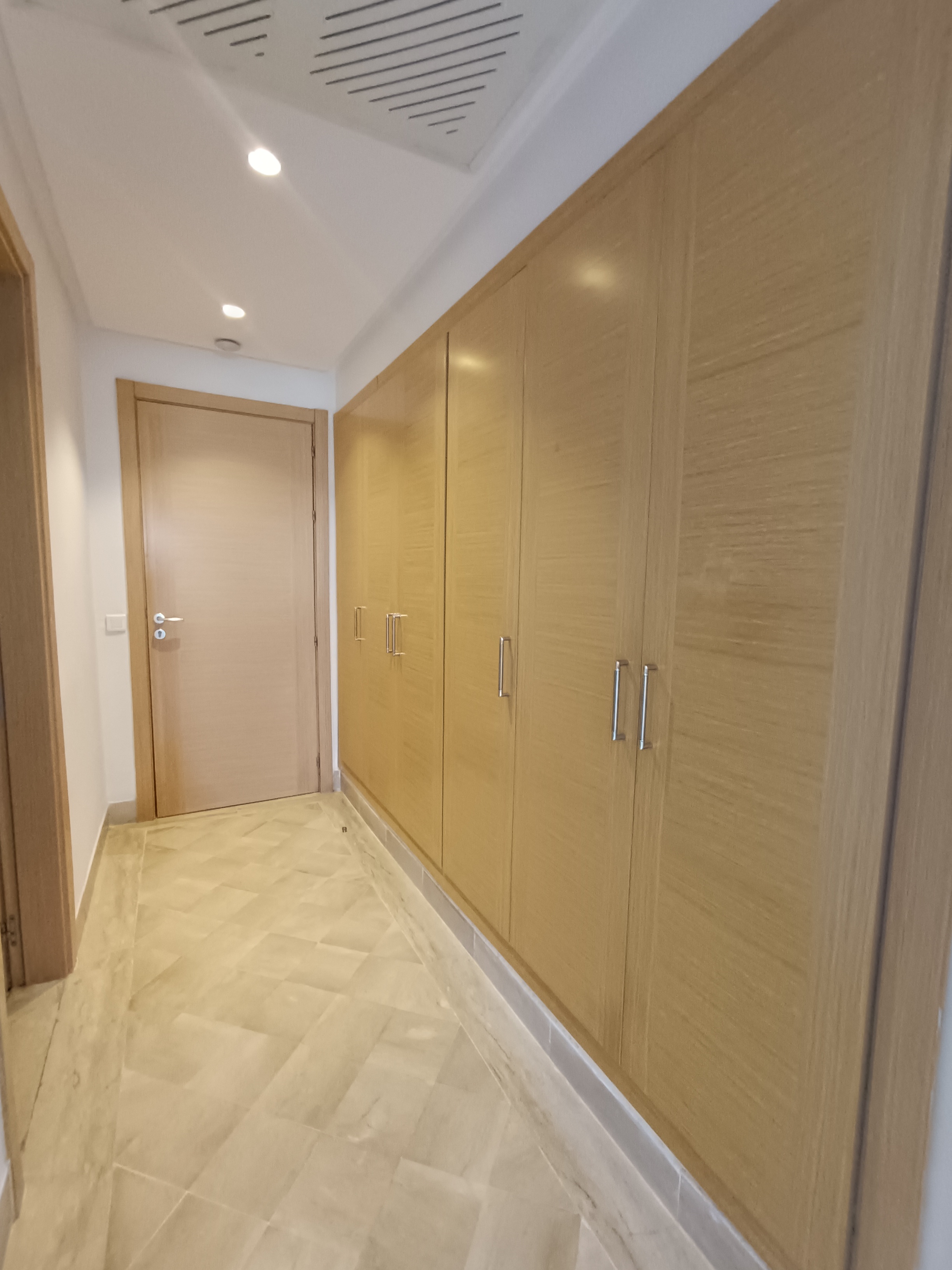 La Marsa&nbsp;Gammart&nbsp;Location&nbsp;Appart. 4 pi�ces&nbsp;Marina gammarth appart s3 ht stg avec jardin