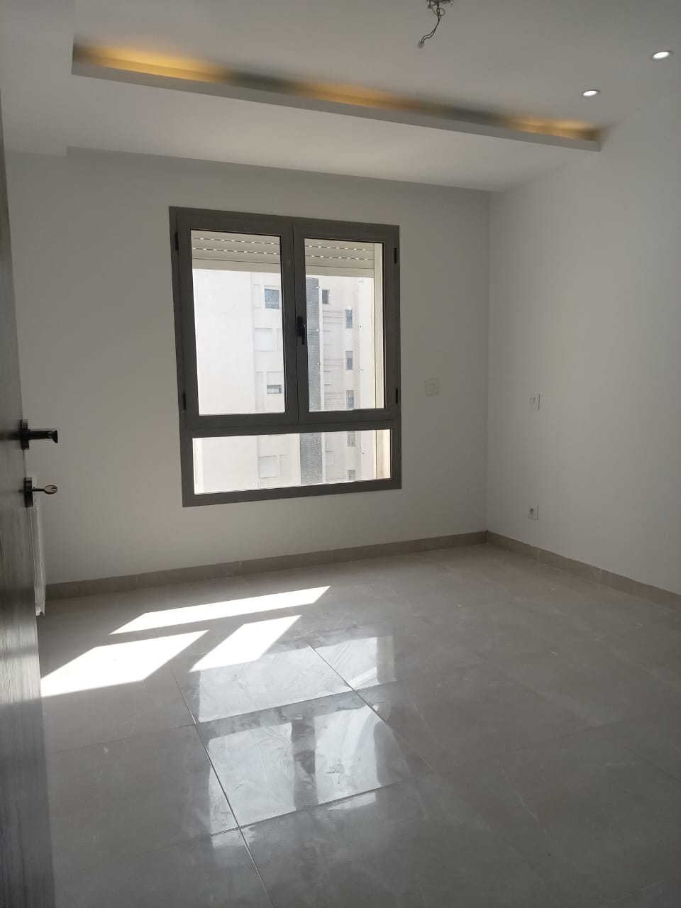 Ain Zaghouan&nbsp;Ain Zaghouan&nbsp;Location&nbsp;Appart. 2 pi�ces&nbsp;S plus un av balcon � l'aouina