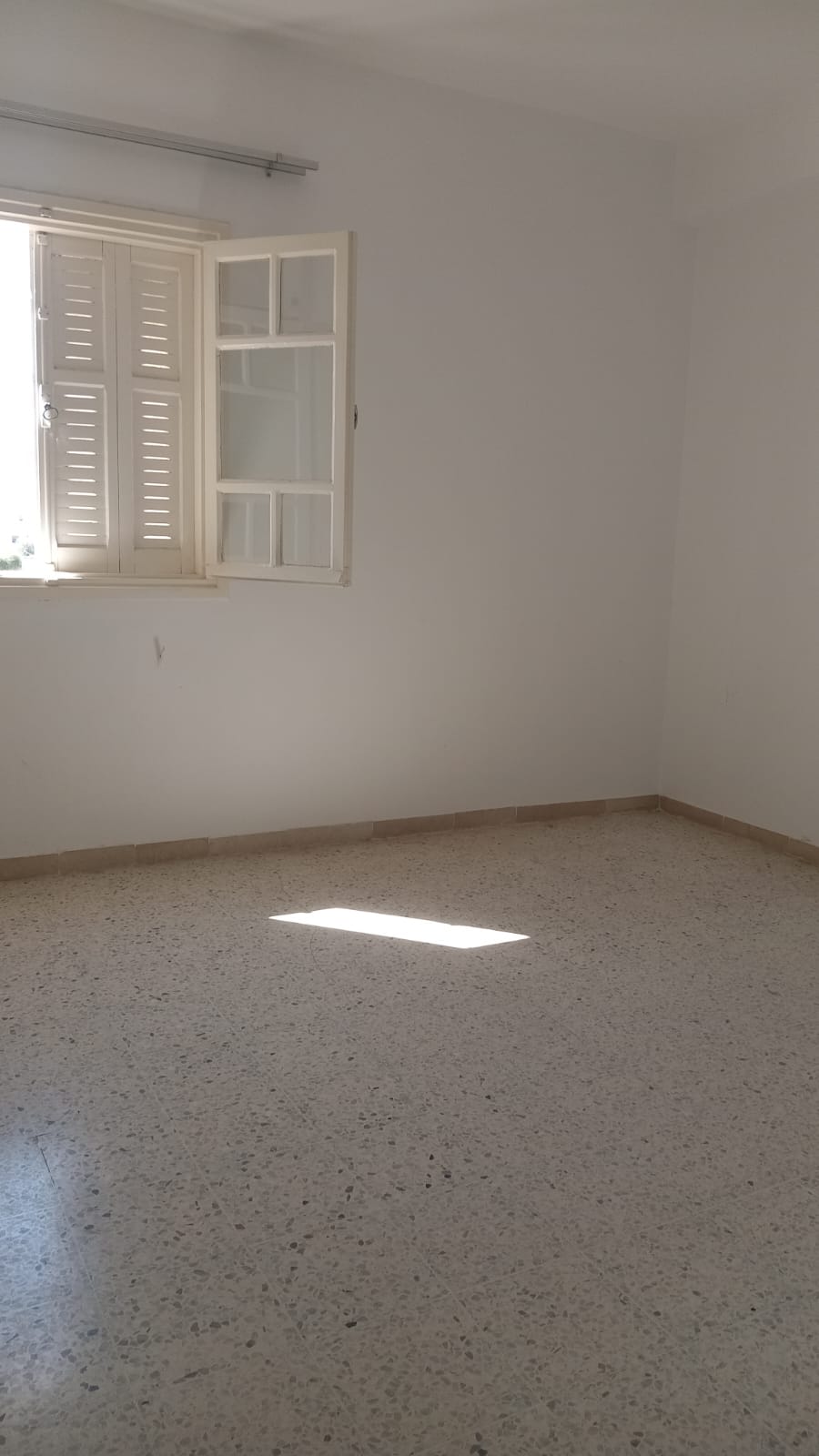 Ain Zaghouan&nbsp;Ain Zaghouan&nbsp;Location&nbsp;Appart. 4 pi�ces&nbsp;S plus trois bien orient� � l'aouina