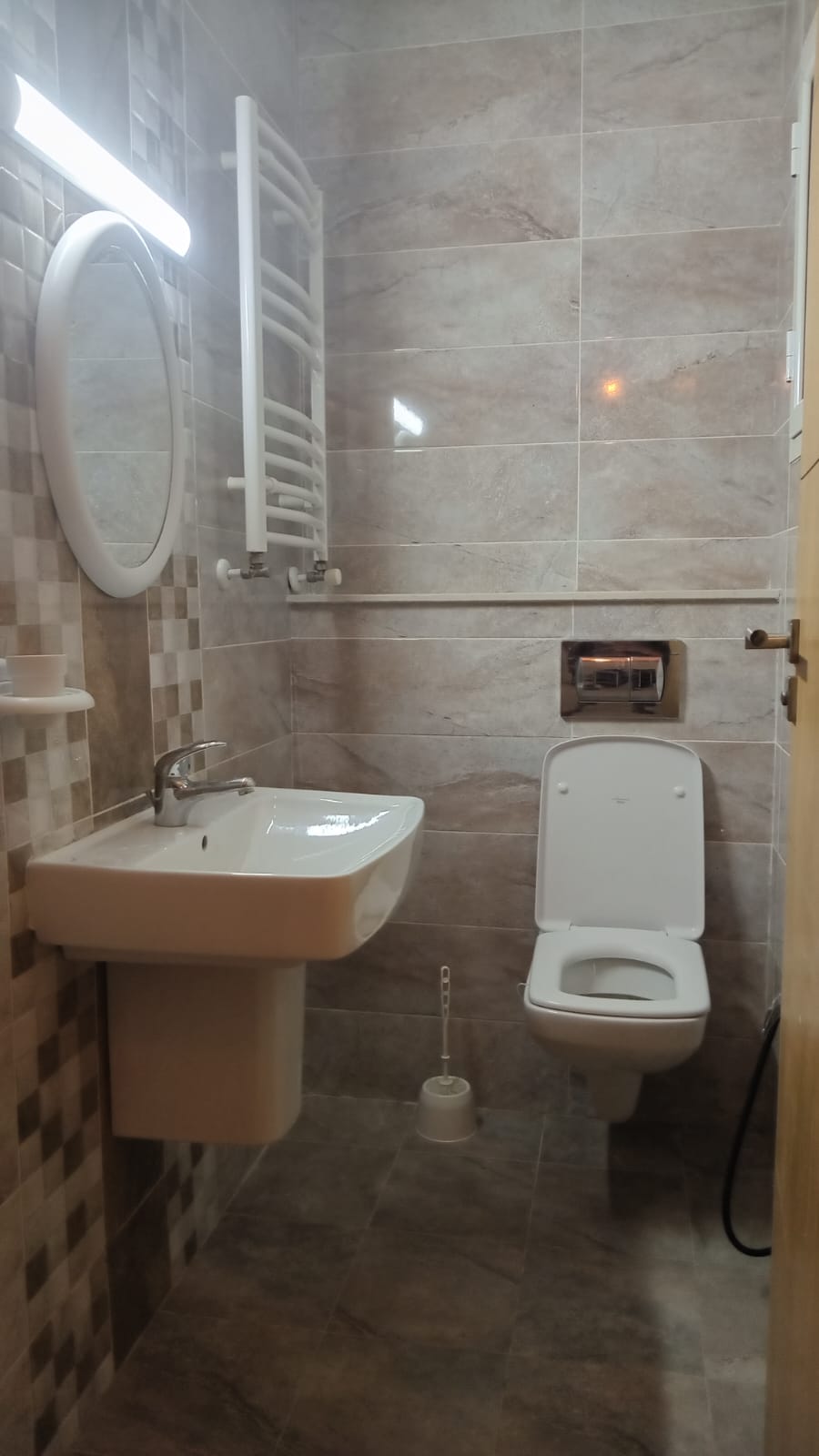 Ain Zaghouan&nbsp;Ain Zaghouan&nbsp;Location&nbsp;Appart. 2 pi�ces&nbsp;S plus un bien entretenu � l'aouina