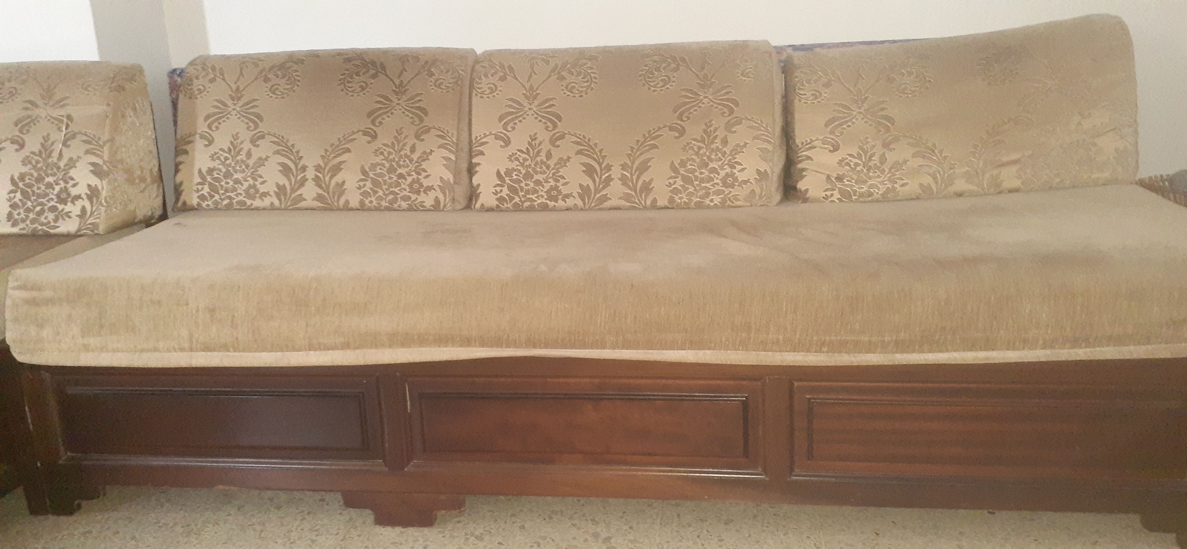 Cite El Khadra&nbsp;Cite El Khadra&nbsp;Autres meubles&nbsp;Autres&nbsp;Salon et biblioth�que