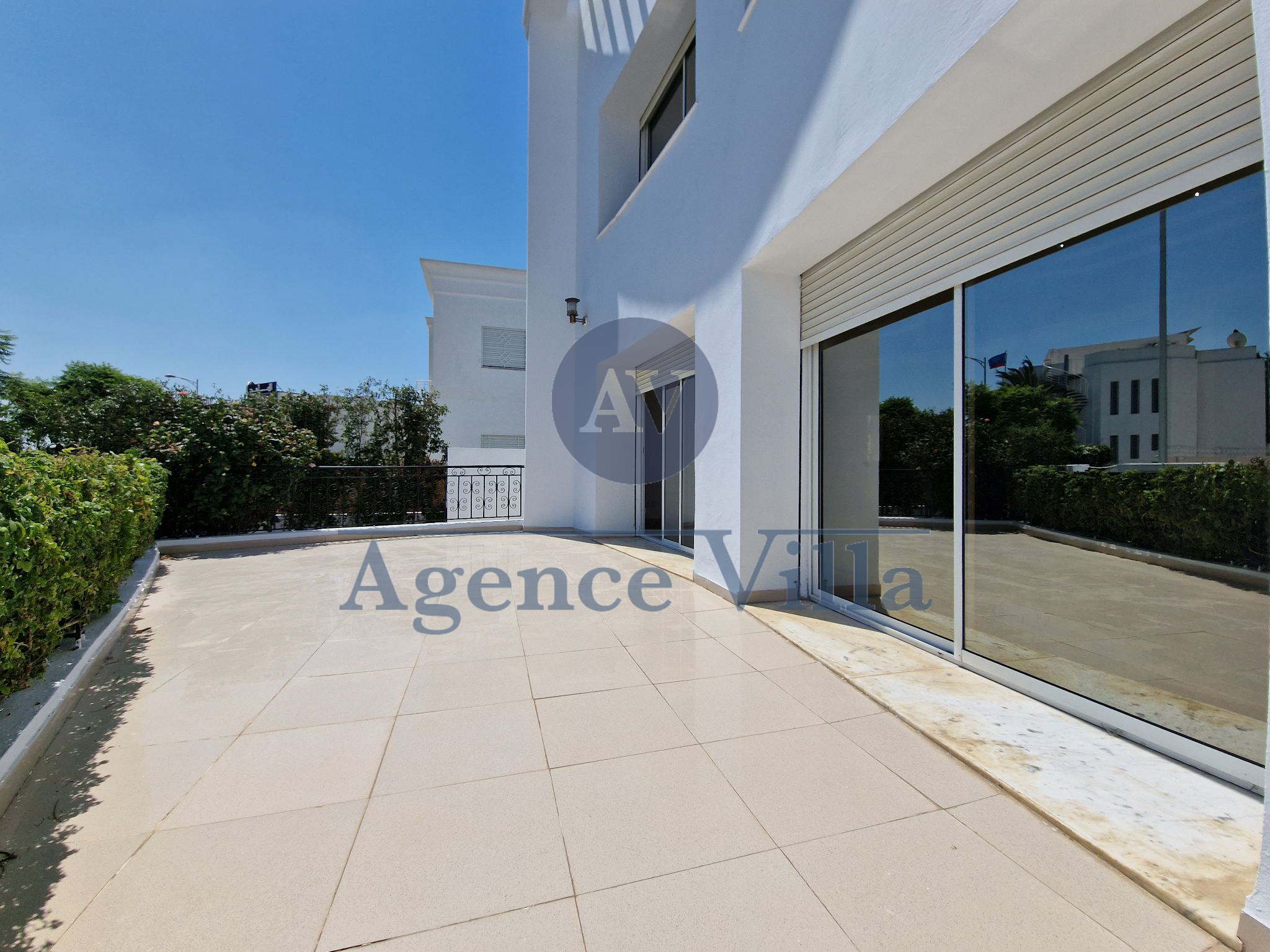 La Marsa&nbsp;Berge Du Lac&nbsp;Location&nbsp;Maisons&nbsp;Une villa avec jardin et terrasse au lac 2