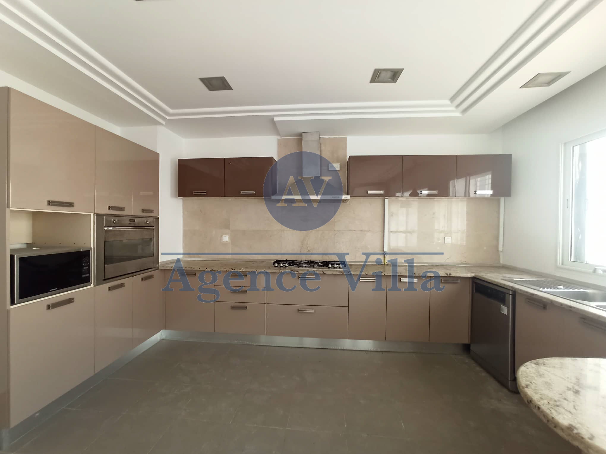 La Marsa&nbsp;Gammart&nbsp;Location&nbsp;Maisons&nbsp;Une villa s4 avec piscine situ�e � gammarth