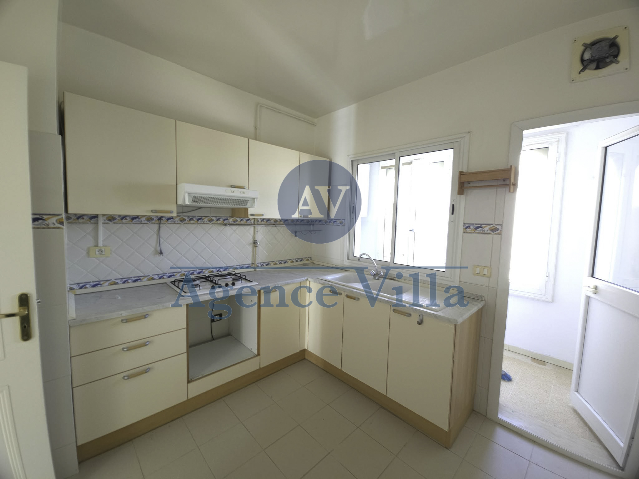 La Soukra&nbsp;La Soukra&nbsp;Vente&nbsp;Appart. 4 pi�ces&nbsp;Appartement de 140m2 s3 � la soukra