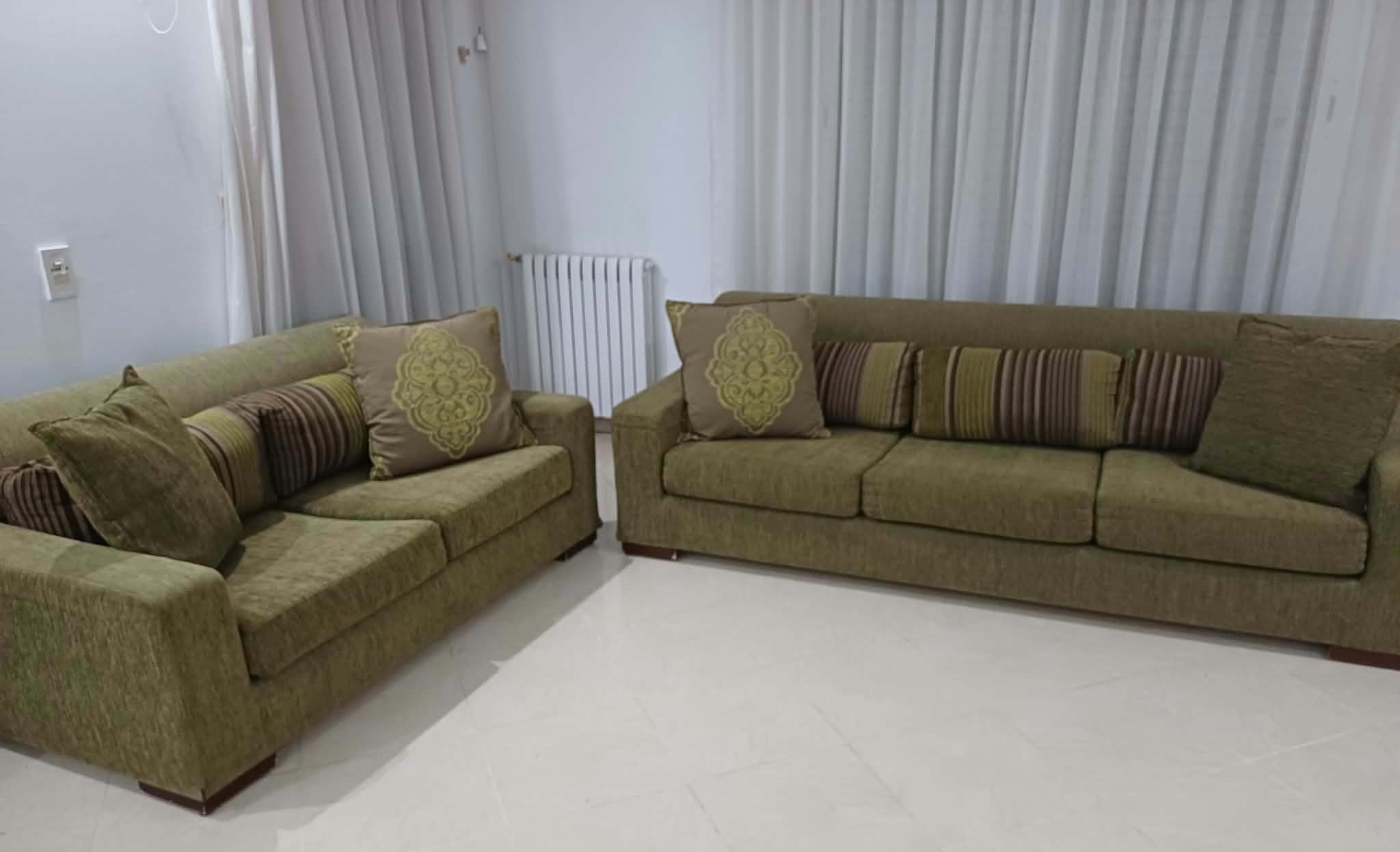 La Soukra&nbsp;Dar Fadhal&nbsp;Salon - Salle � manger &nbsp;Salons&nbsp;Salon moderne 5 places