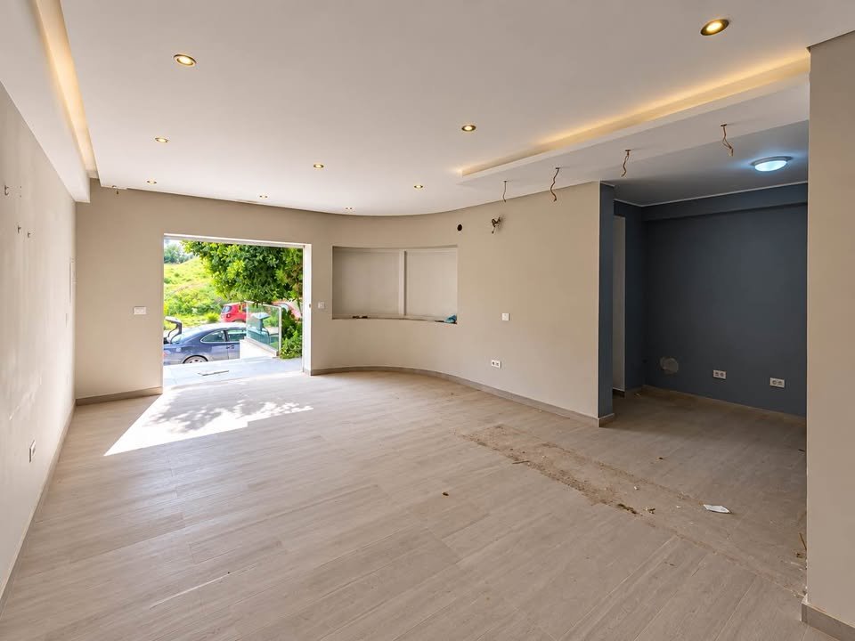 Ariana Ville&nbsp;Cite Ennasr 2&nbsp;Location&nbsp;Autre&nbsp;Spacieux  local  ennasr 2