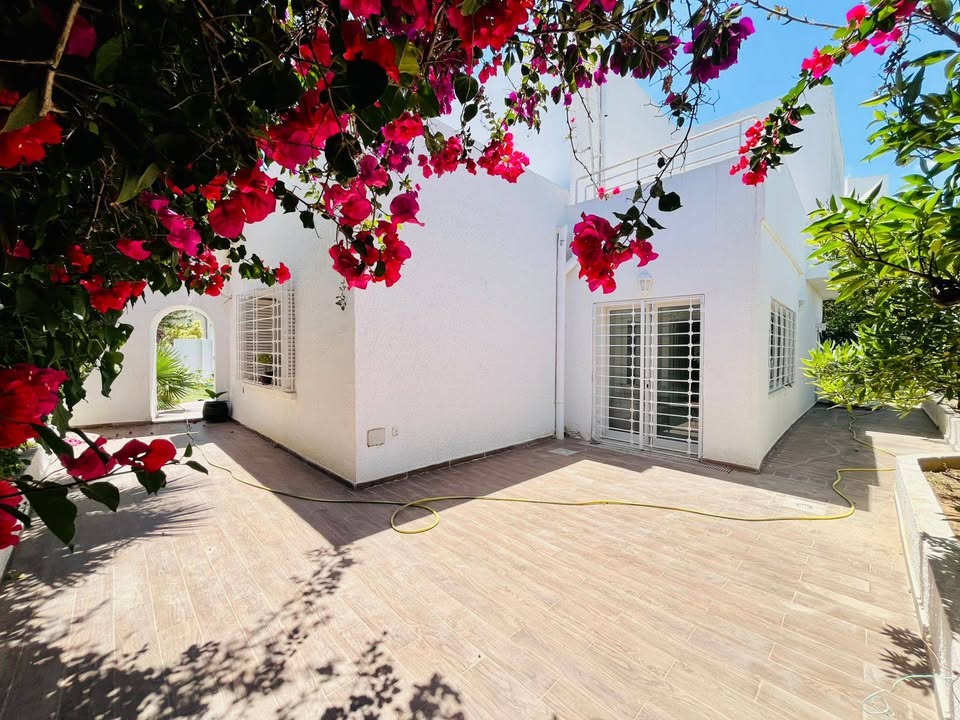 Ariana Ville&nbsp;El Menzah 6&nbsp;Vente&nbsp;Maisons&nbsp;Villa de standing � el menzah 6