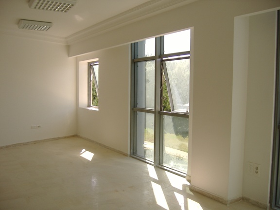 El Menzah&nbsp;Tunis Belvedere&nbsp;Bureaux & Commerces&nbsp;Bureau&nbsp;Bureau professionnel hall 6 pi�ces au belv�d�re
