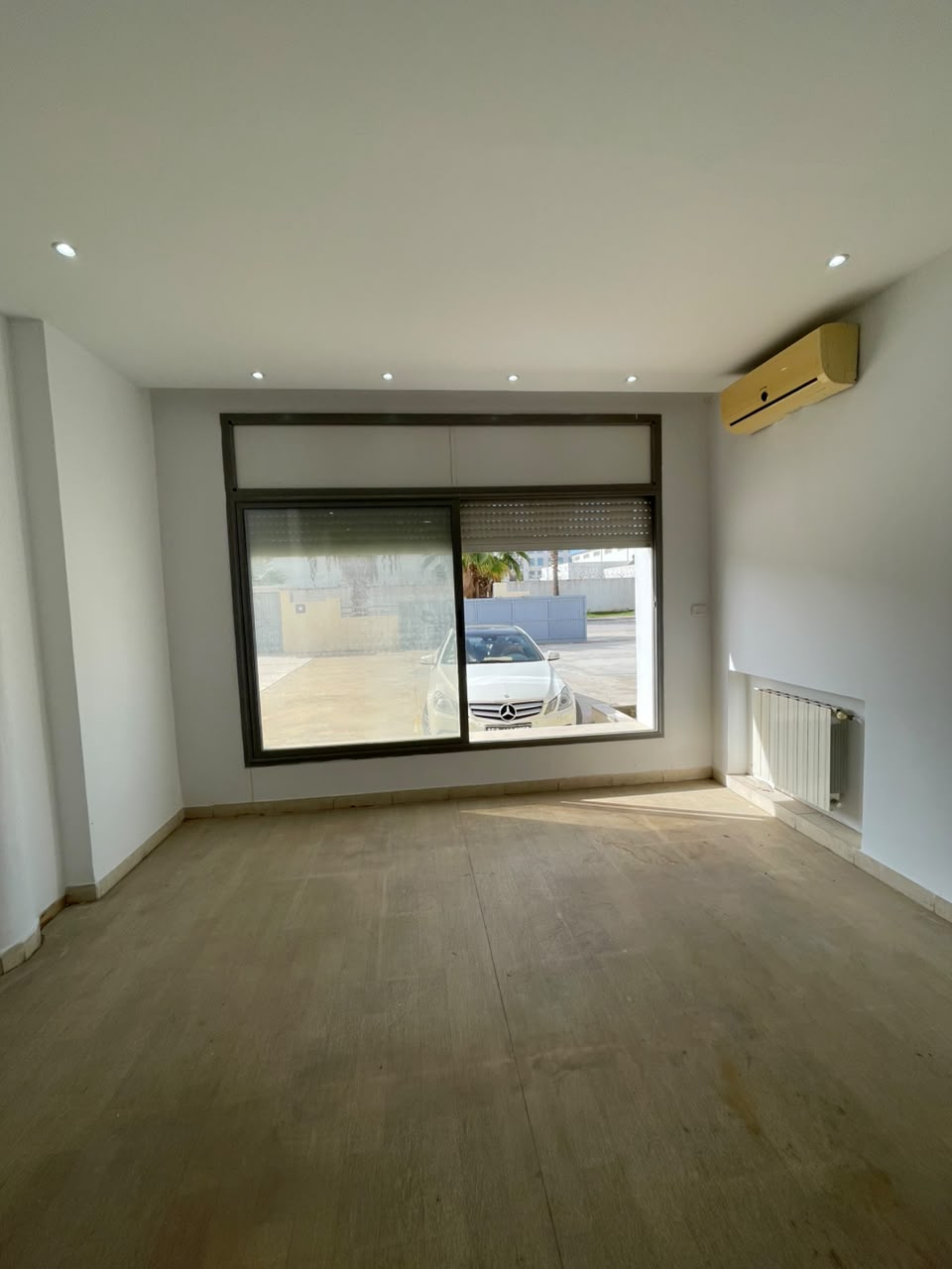 Ariana Ville&nbsp;Ariana&nbsp;Bureaux & Commerces&nbsp;Surfaces&nbsp;B�timent commercial � la technopole de chotrana
