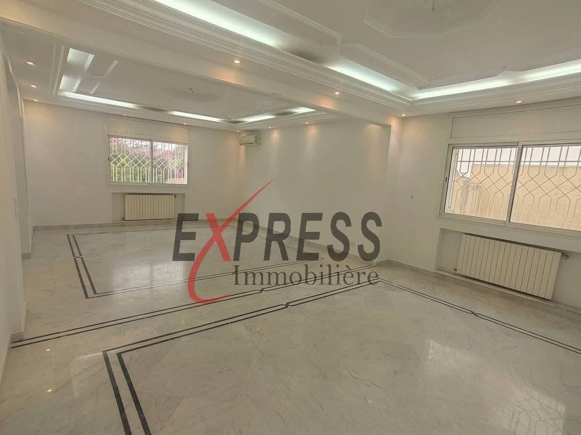 Mnihla&nbsp;Jardins d'el Menzah&nbsp;Location&nbsp;Duplex&nbsp;Une villa s4 haut standing avec garage et studio