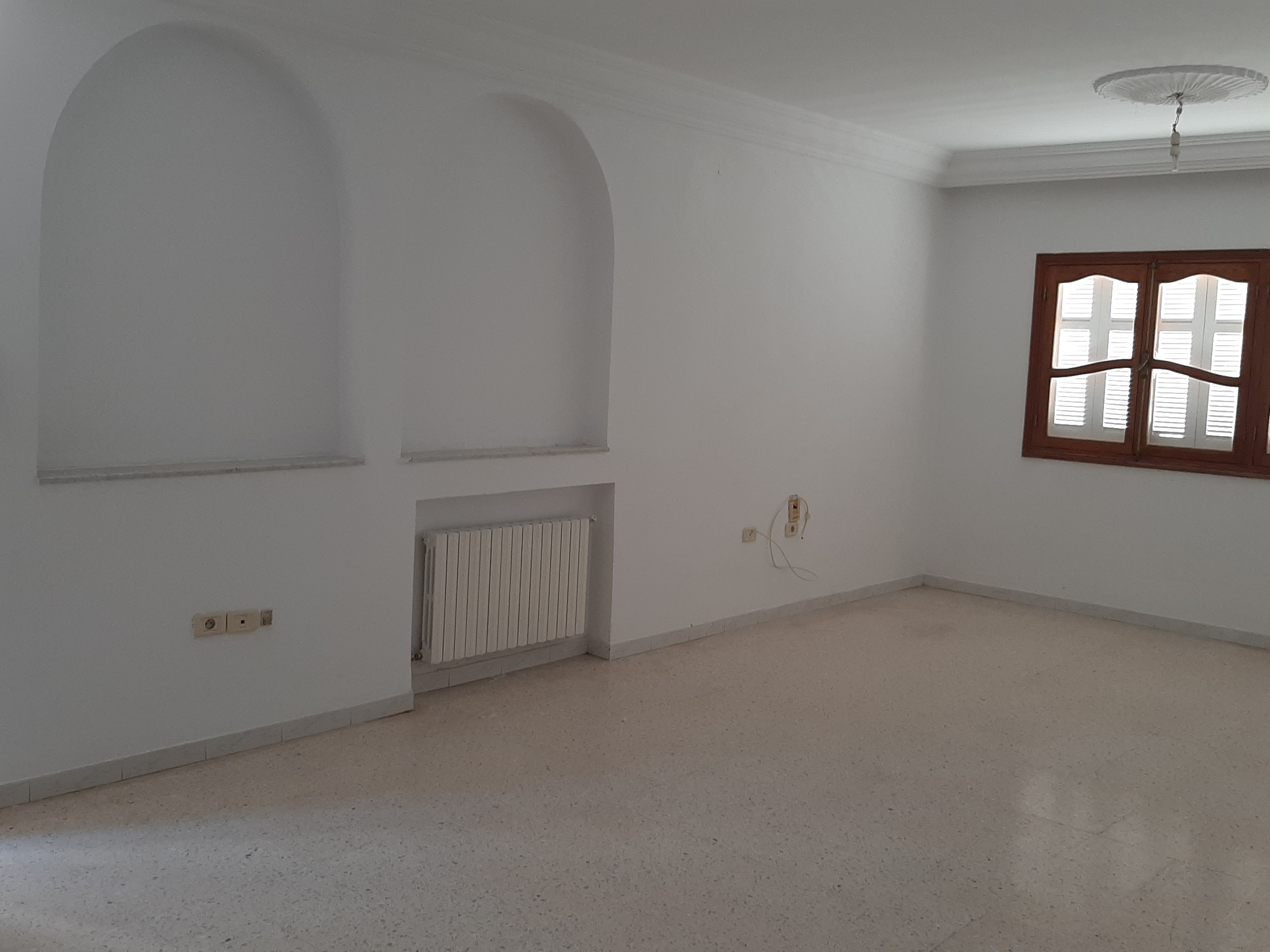Ariana Ville&nbsp;Cite Ennasr 1&nbsp;Location&nbsp;Appart. 5 pi�ces+&nbsp;Premier etage villa s4 ennasr