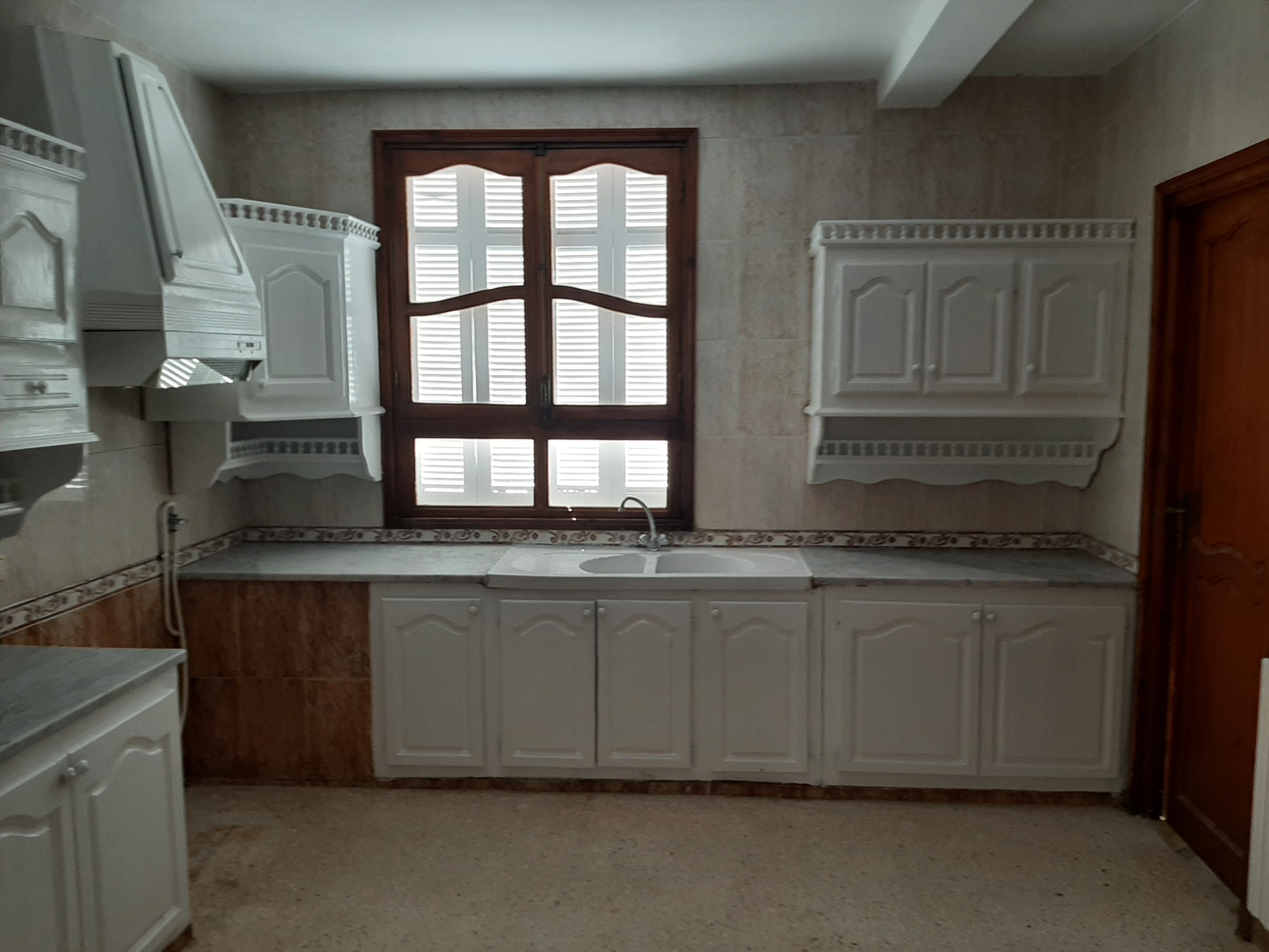 Ariana Ville&nbsp;Cite Ennasr 1&nbsp;Location&nbsp;Appart. 5 pi�ces+&nbsp;Premier etage villa s4 ennasr