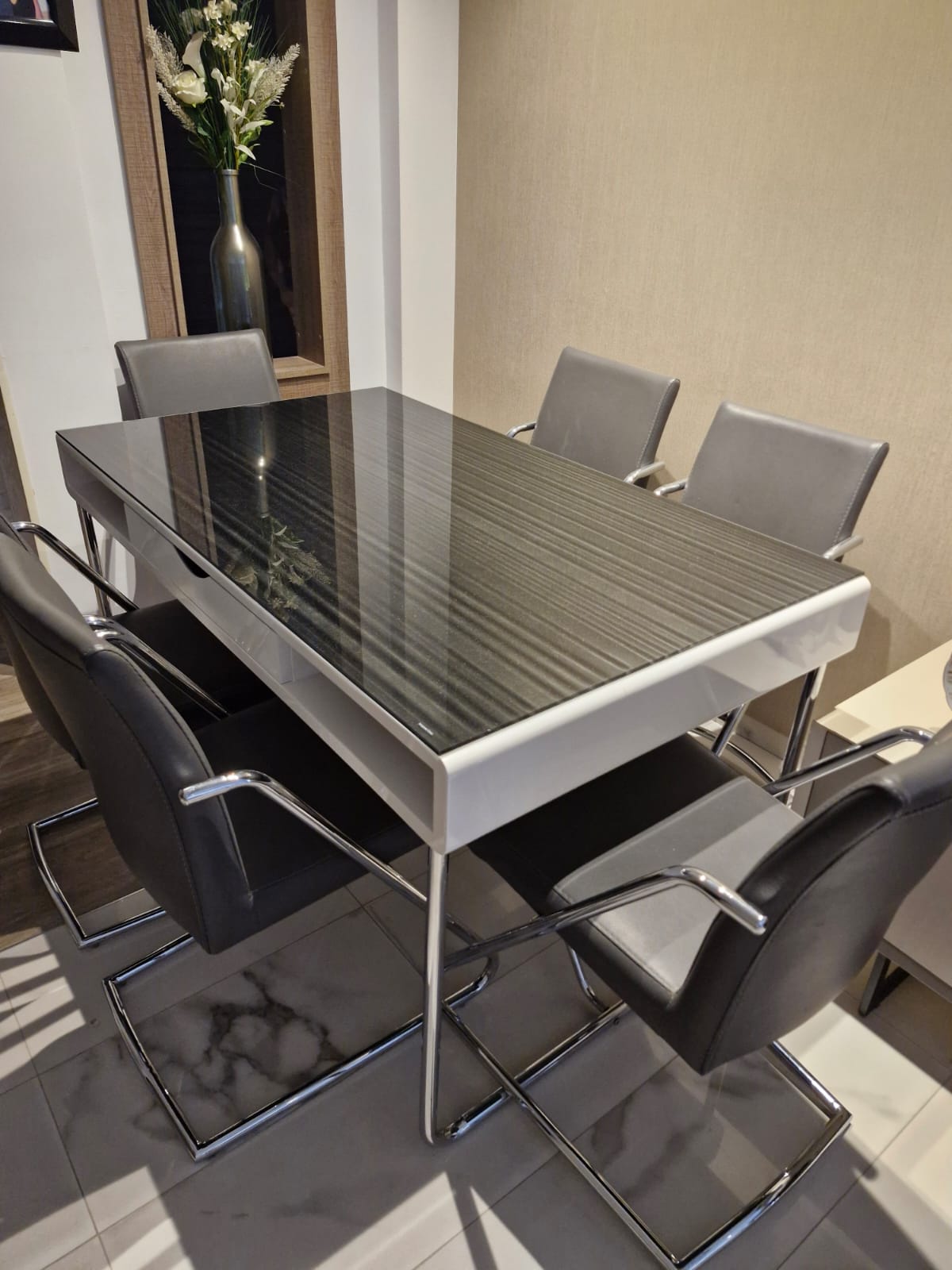 Ain Zaghouan&nbsp;Ain Zaghouan&nbsp;Salon - Salle � manger &nbsp;Salle � manger&nbsp;Salle a manger