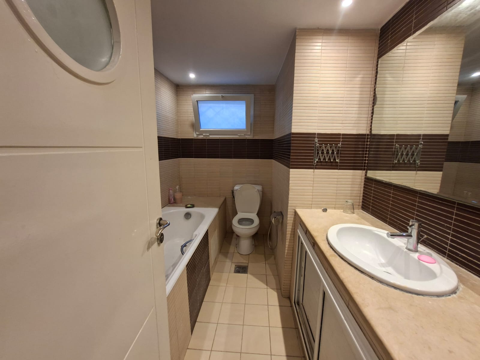 El Menzah&nbsp;El Menzah 9&nbsp;Location&nbsp;Appart. 4 pi�ces&nbsp;Rez de chauss�e de villa s plus 3 � menzah 9b