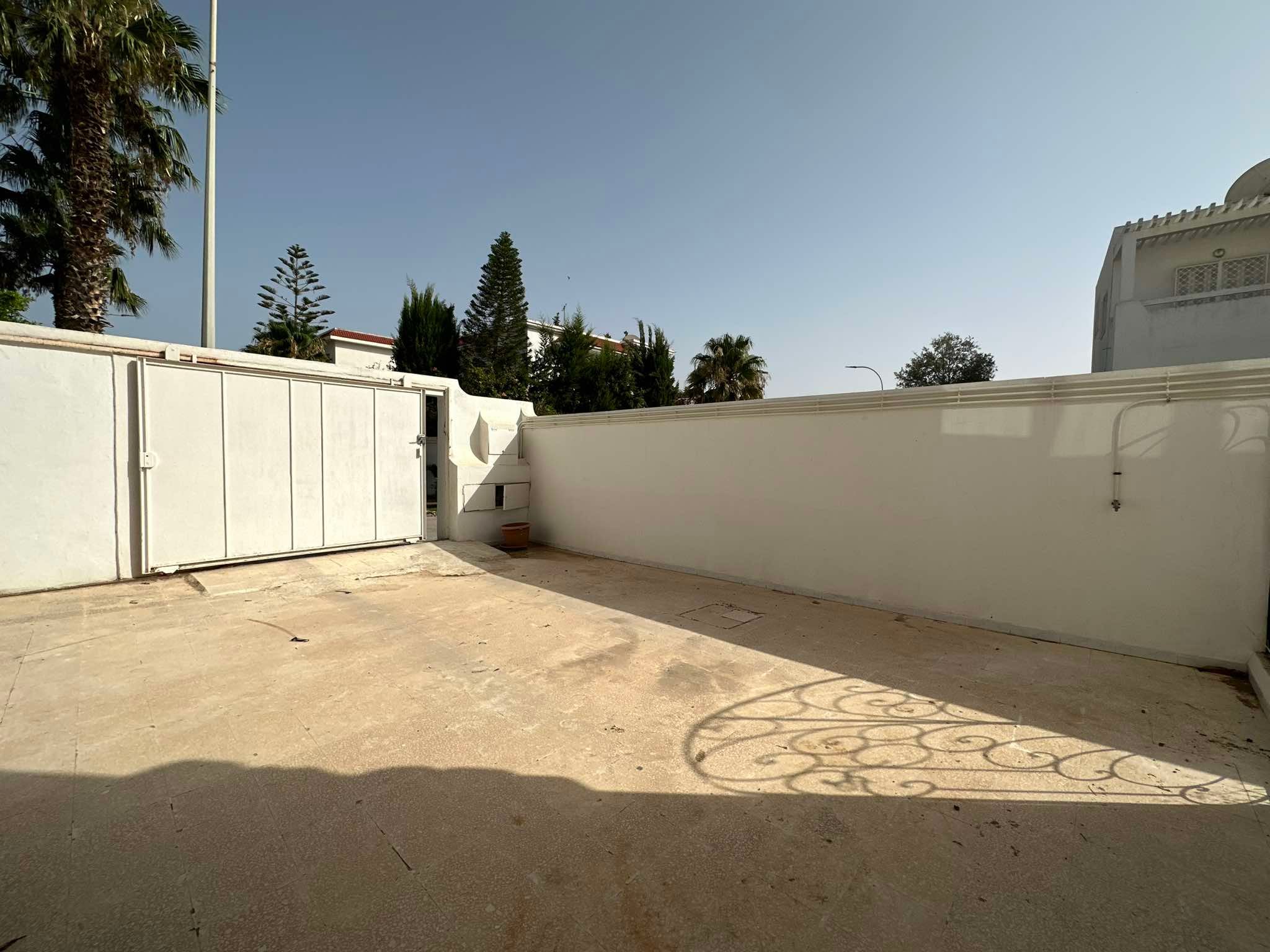 Ariana Ville&nbsp;Cite Ennasr 1&nbsp;Location&nbsp;Appart. 4 pi�ces&nbsp;Etage de villa s plus 4 � ennaser 1