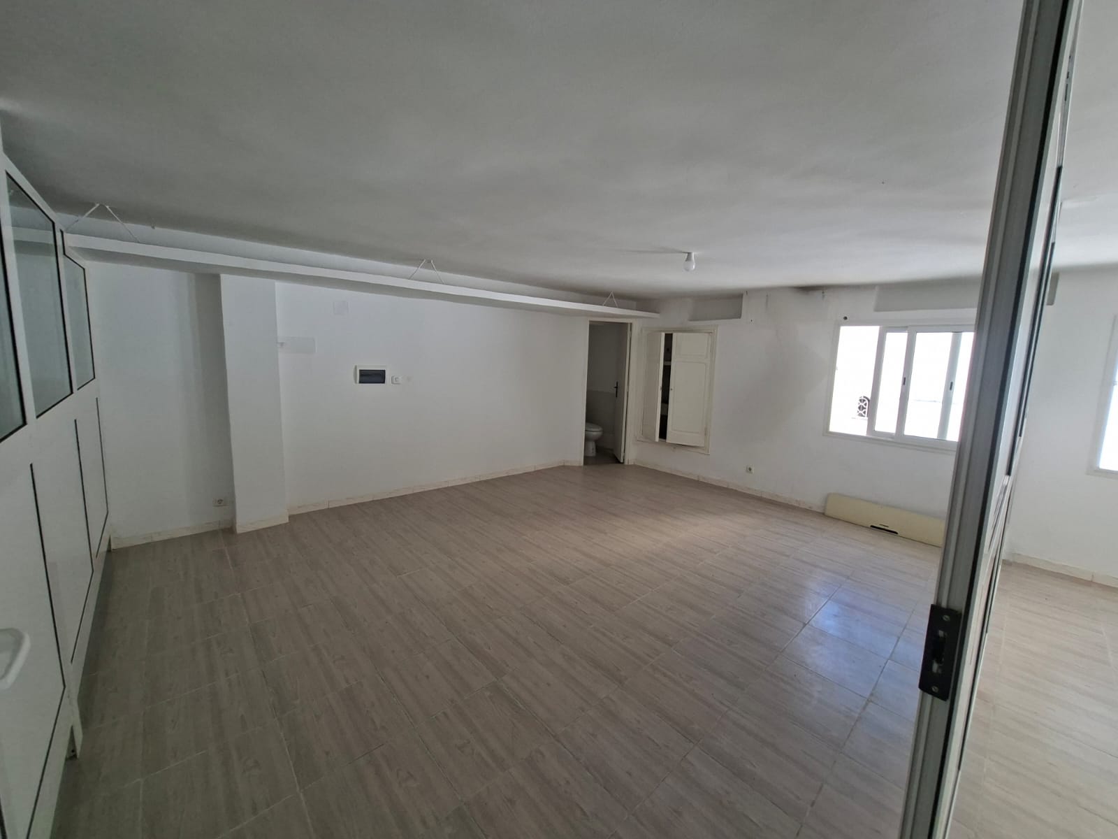 Cite El Khadra&nbsp;Zone urbaine nord&nbsp;Location&nbsp;Appart. 3 pi�ces&nbsp;Bureau a plus 3 au centre urbain nord
