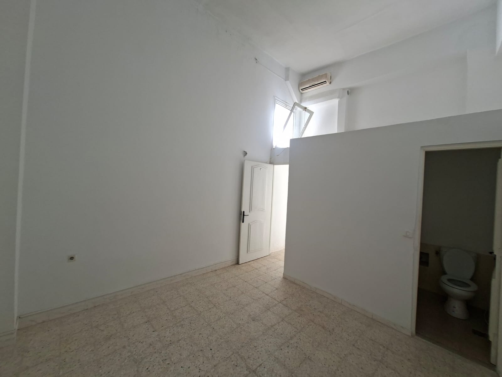 Cite El Khadra&nbsp;Zone urbaine nord&nbsp;Location&nbsp;Appart. 1 pi�ce&nbsp;Bureau a plus 1 au centre urbain nord