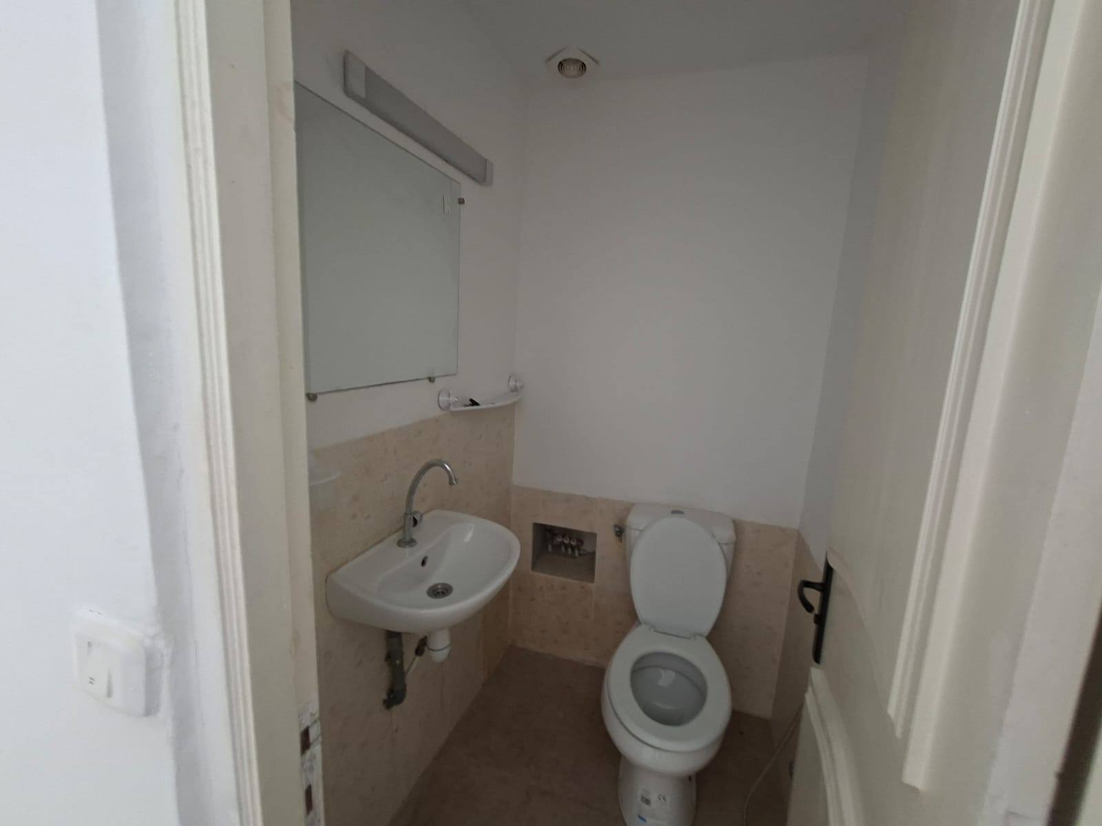 Cite El Khadra&nbsp;Zone urbaine nord&nbsp;Location&nbsp;Appart. 1 pi�ce&nbsp;Bureau a plus 1 au centre urbain nord