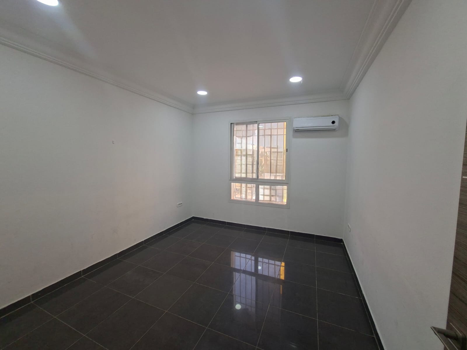 Ariana Ville&nbsp;Cite Ennasr 2&nbsp;Location&nbsp;Appart. 3 pi�ces&nbsp;Bureau a plus 3 � ennaser 2
