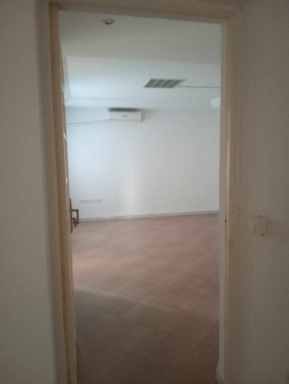 Nabeul&nbsp;Nabeul&nbsp;Location&nbsp;Appart. 3 pi�ces&nbsp;Grand bureau spacieux 100 metre carr�