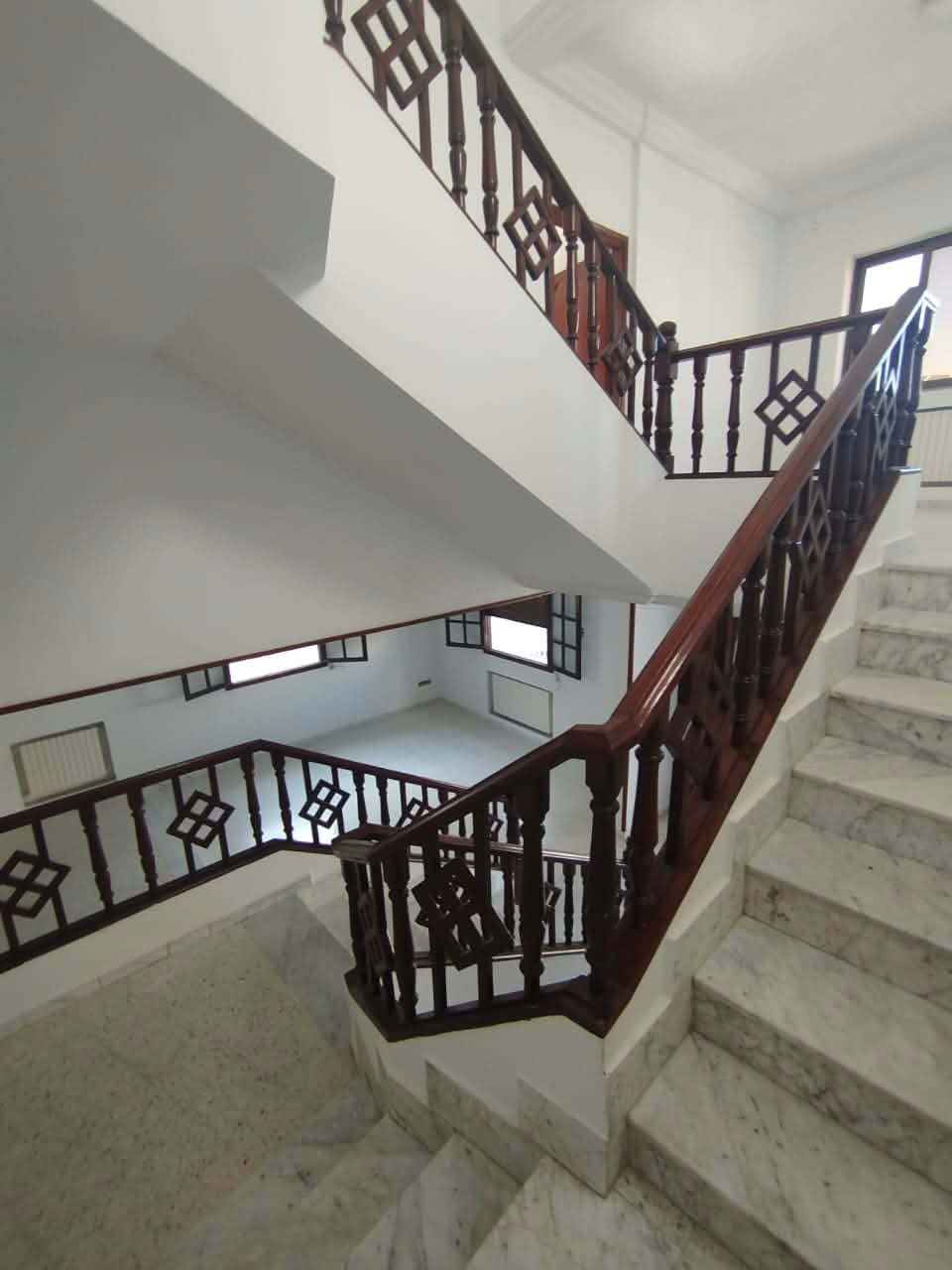 Ariana Ville&nbsp;Cite Ennasr 2&nbsp;Location&nbsp;Maisons&nbsp;Ennasr 2 grande villa avec jardin