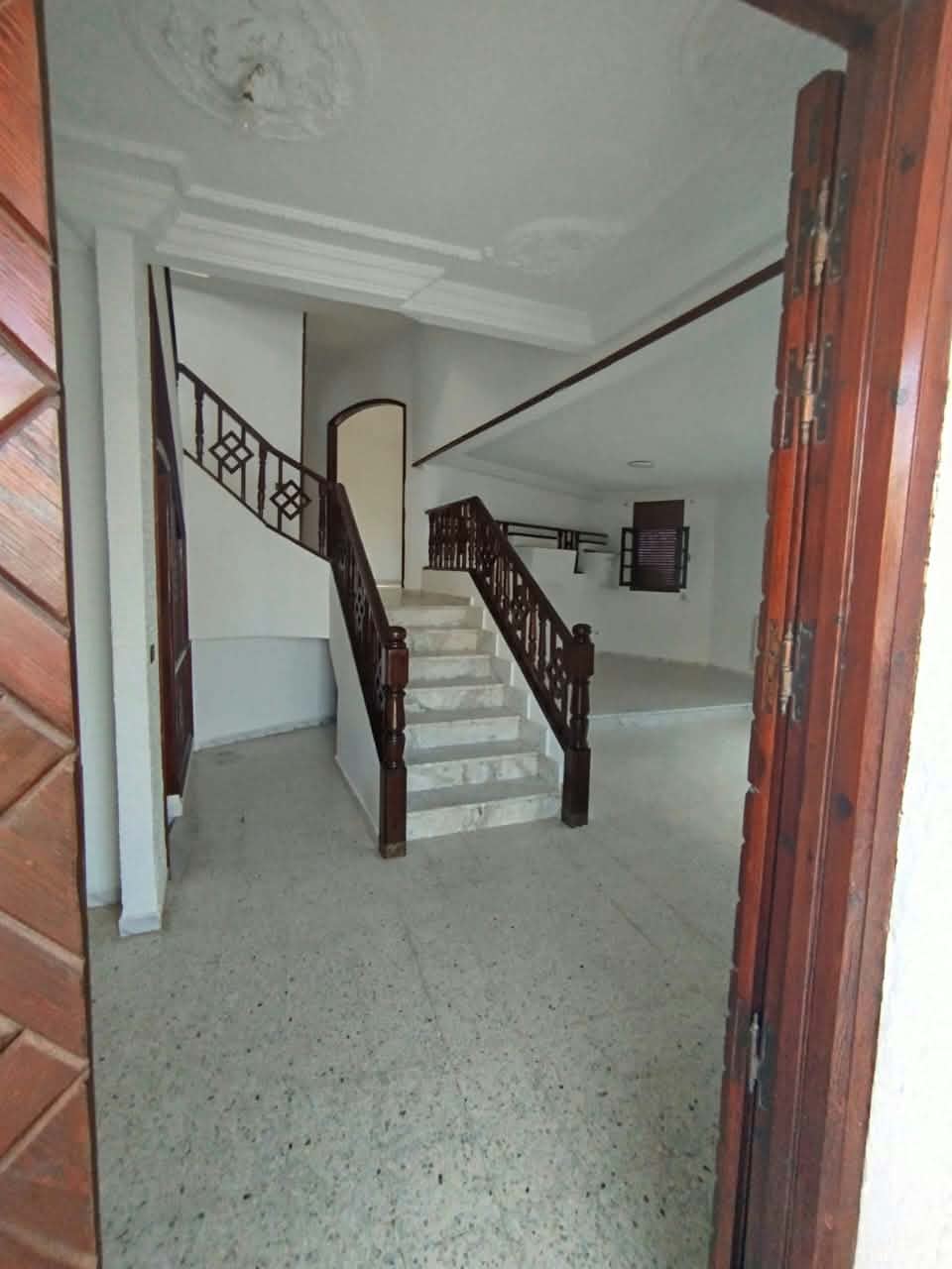 Ariana Ville&nbsp;Cite Ennasr 2&nbsp;Location&nbsp;Maisons&nbsp;Ennasr 2 grande villa avec jardin