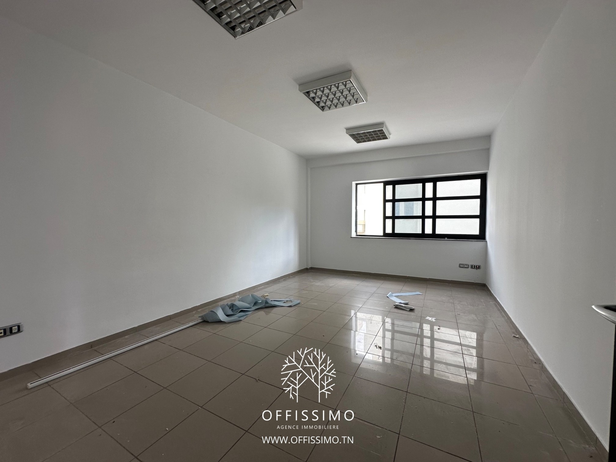 La Marsa&nbsp;Berge Du Lac&nbsp;Location&nbsp;Appart. 3 pi�ces&nbsp;Disponible bureau 160m
