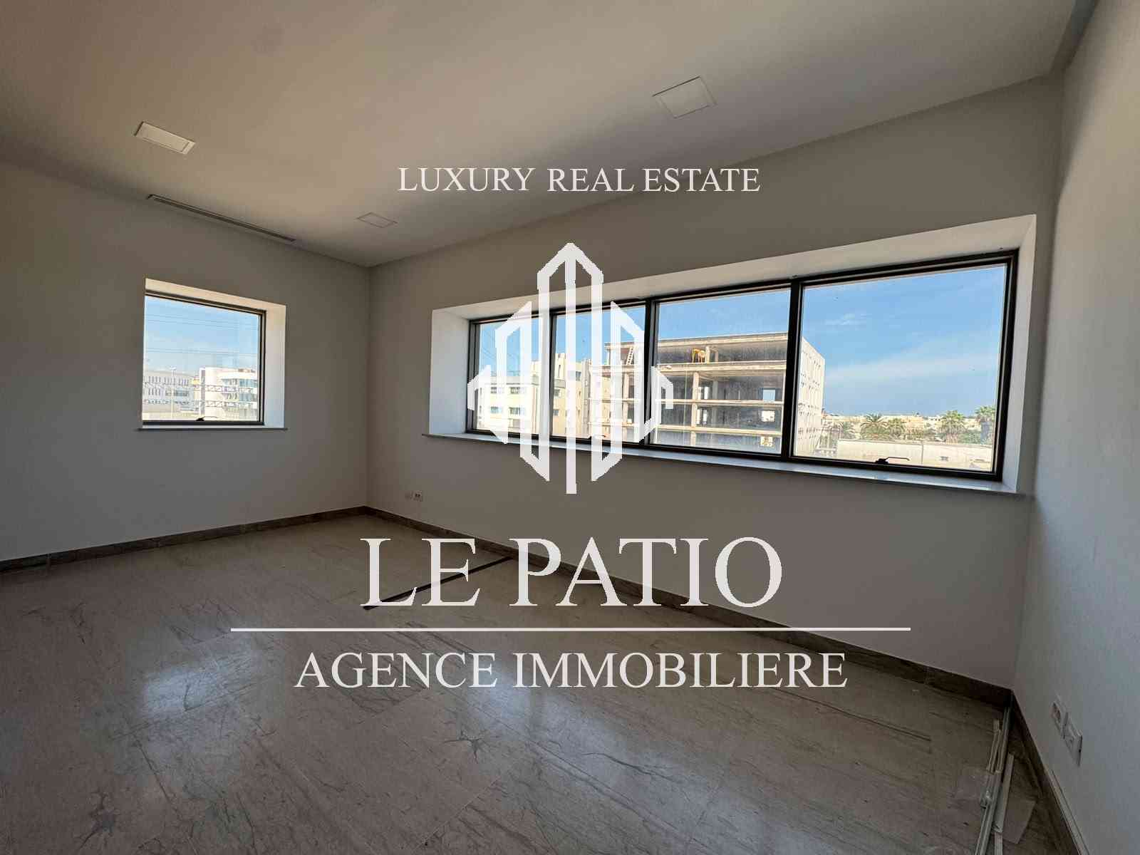 La Marsa&nbsp;Berge Du Lac&nbsp;Location&nbsp;Appart. 4 pi�ces&nbsp;Bureau h4 au lac 3