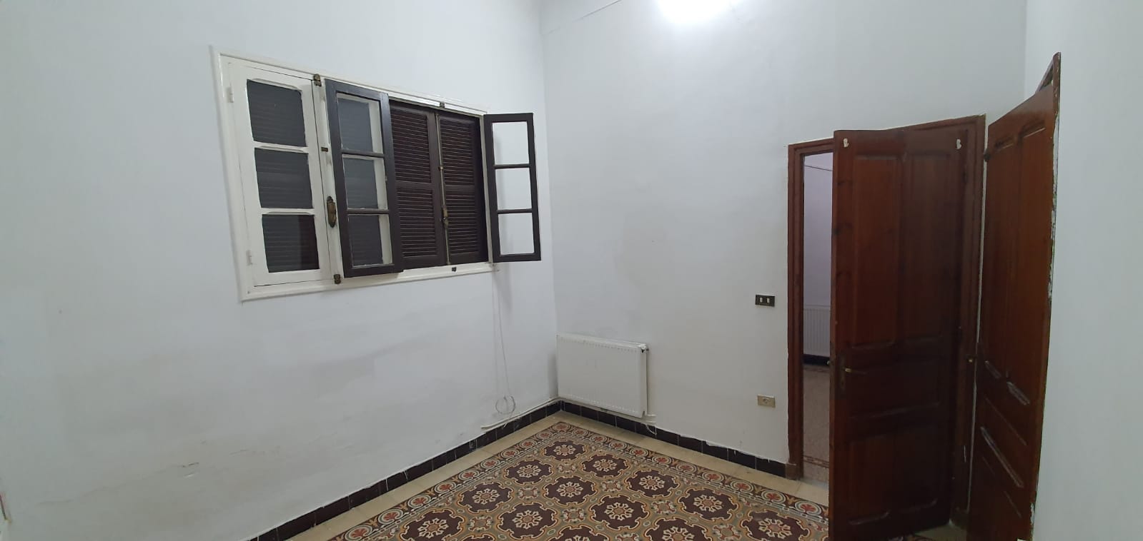 Bab Souika&nbsp;Bab Saadoun&nbsp;Location&nbsp;Appart. 1 pi�ce&nbsp;Spacieuse chambre derri�re minist�re sant�