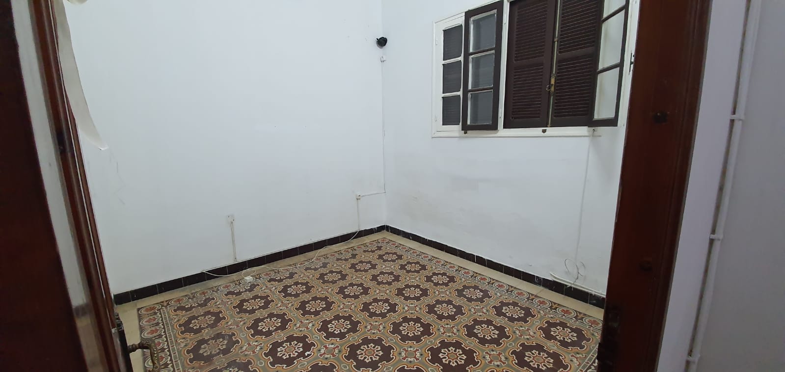 Bab Souika&nbsp;Bab Saadoun&nbsp;Location&nbsp;Appart. 1 pi�ce&nbsp;Spacieuse chambre derri�re minist�re sant�