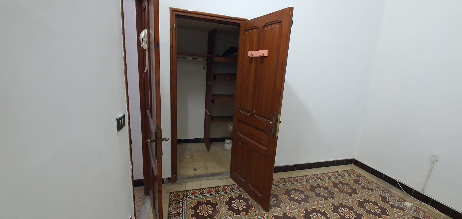 Bab Souika&nbsp;Bab Saadoun&nbsp;Location&nbsp;Appart. 1 pi�ce&nbsp;Spacieuse chambre derri�re minist�re sant�