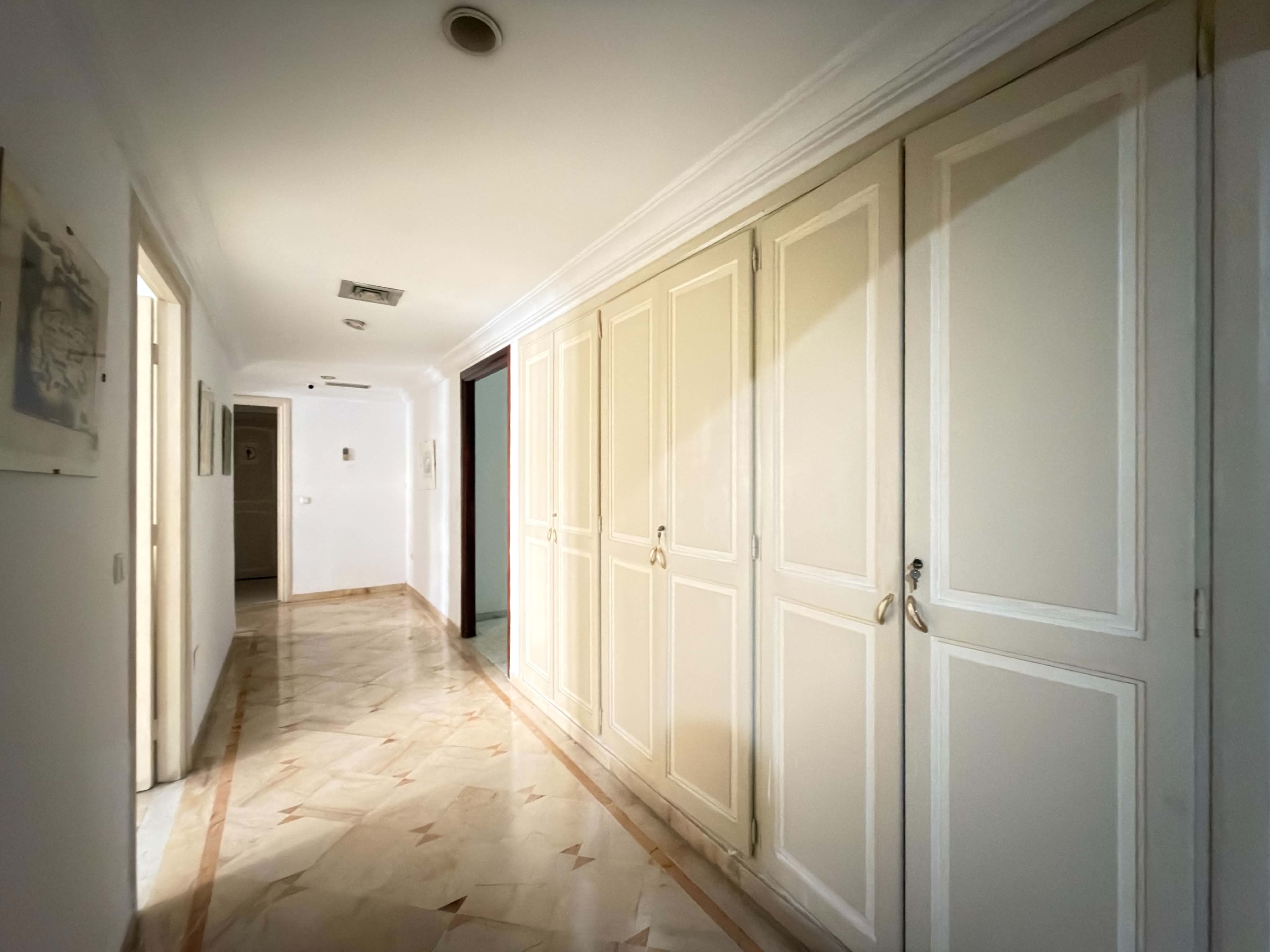 Ariana Ville&nbsp;Cite Ennasr 2&nbsp;Vente&nbsp;Appart. 5 pi�ces+&nbsp;Bureau a8 � ennasr 2 cot� clinique amilcar