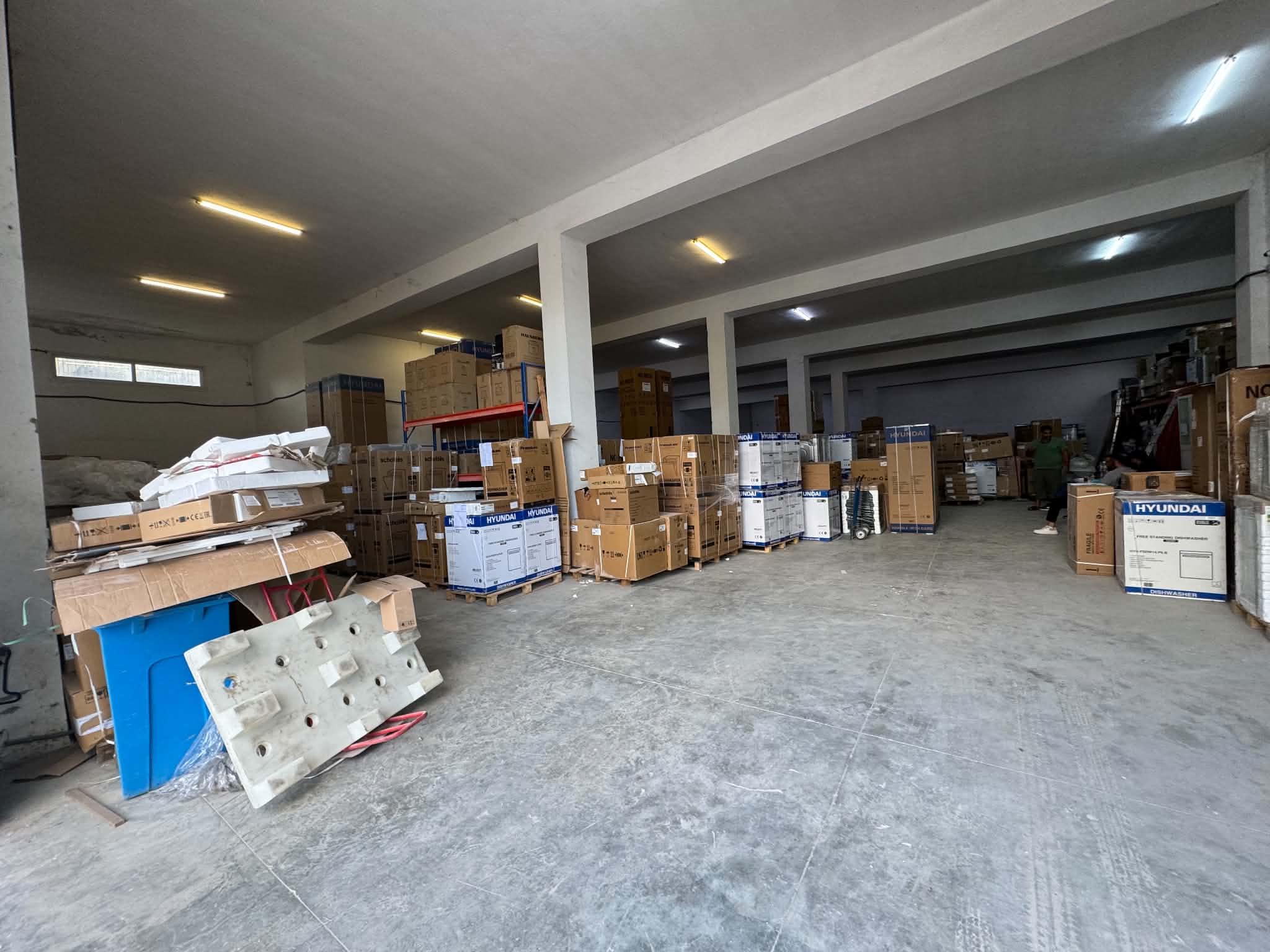 La Marsa&nbsp;Cite Bhar Lazreg&nbsp;Bureaux & Commerces&nbsp;Surfaces&nbsp;Super d�p�t 720 m2 � bhar lazreg