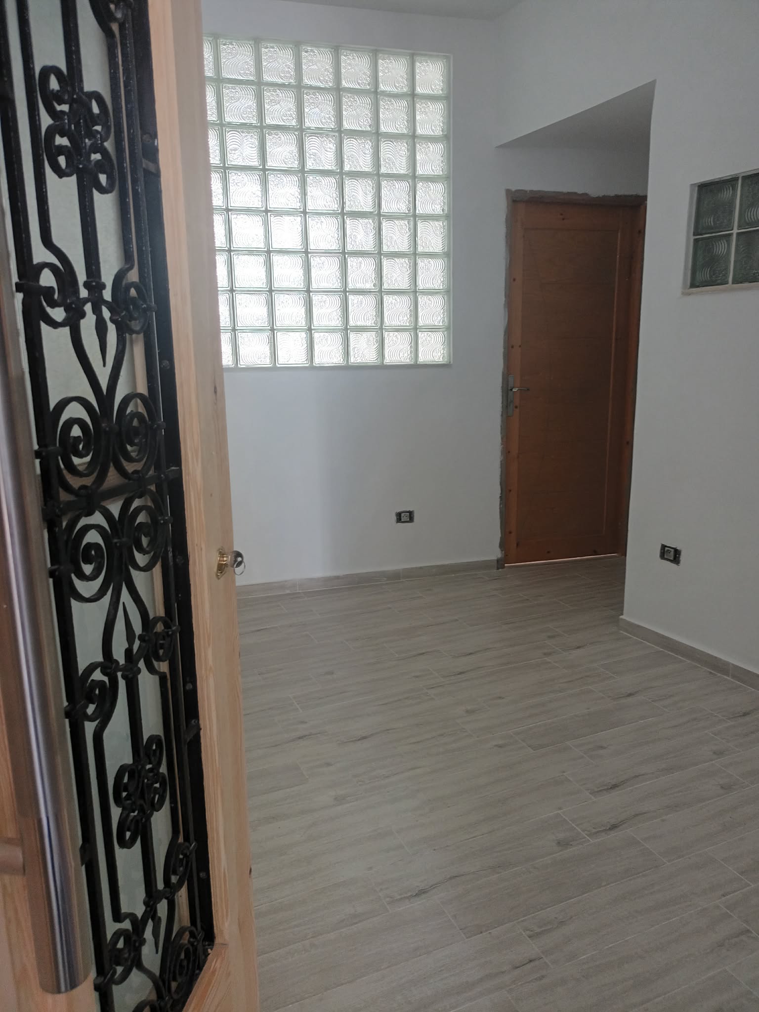 Bizerte Nord&nbsp;Bizerte&nbsp;Location&nbsp;Appart. 1 pi�ce&nbsp;Un bureau au rdc en plein centre ville bizerte