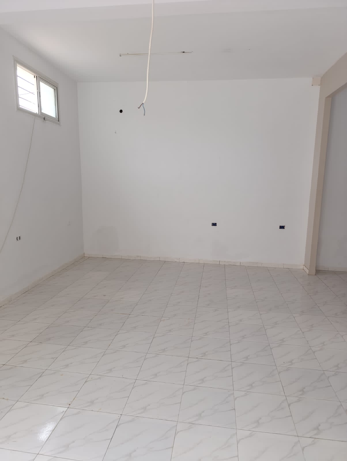 Bizerte Nord&nbsp;Bizerte&nbsp;Bureaux & Commerces&nbsp;Surfaces&nbsp;Un local commercial au d�but de corniche bizerte